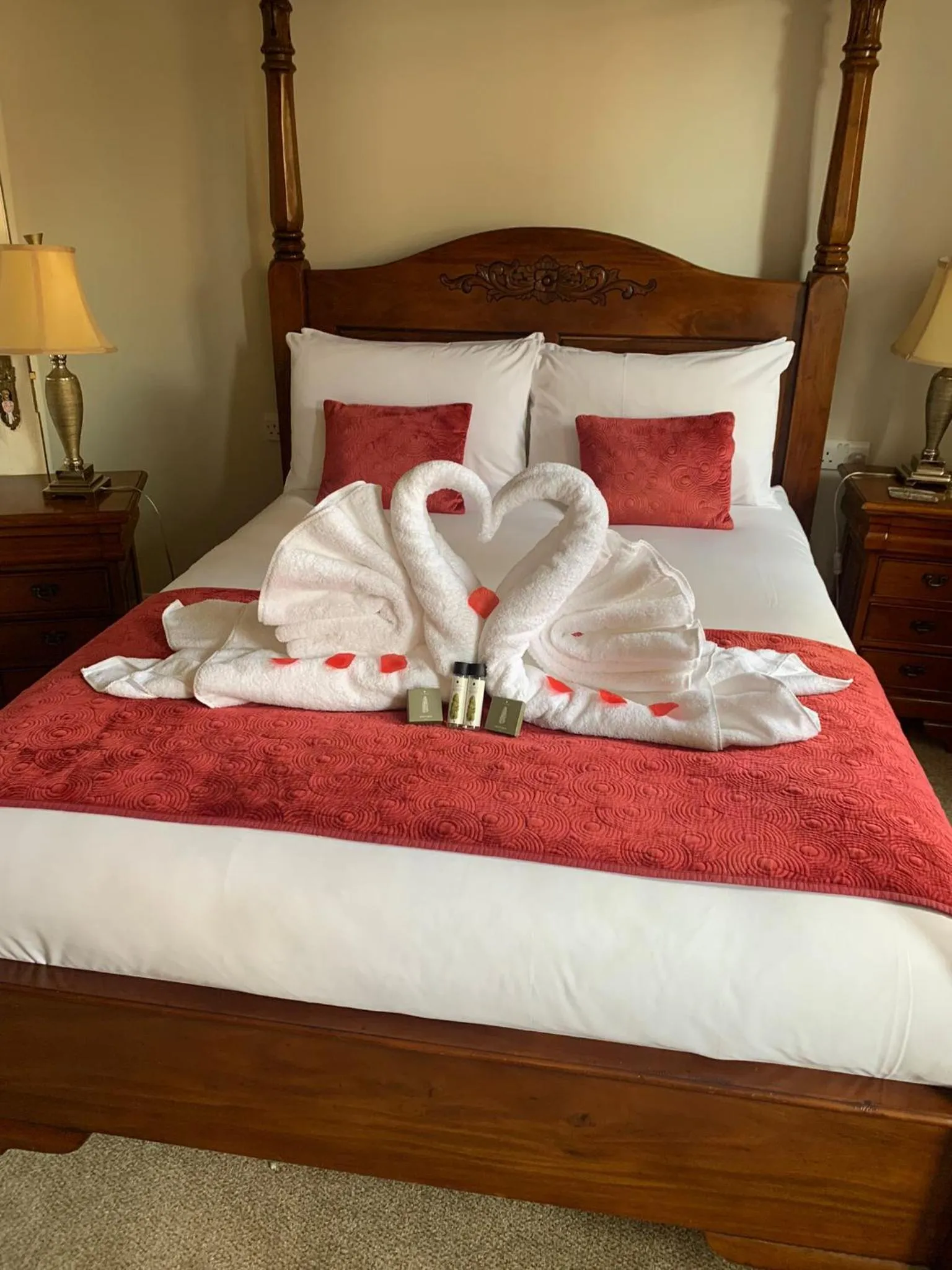 Bedroom, Bed in Cathedral Gate