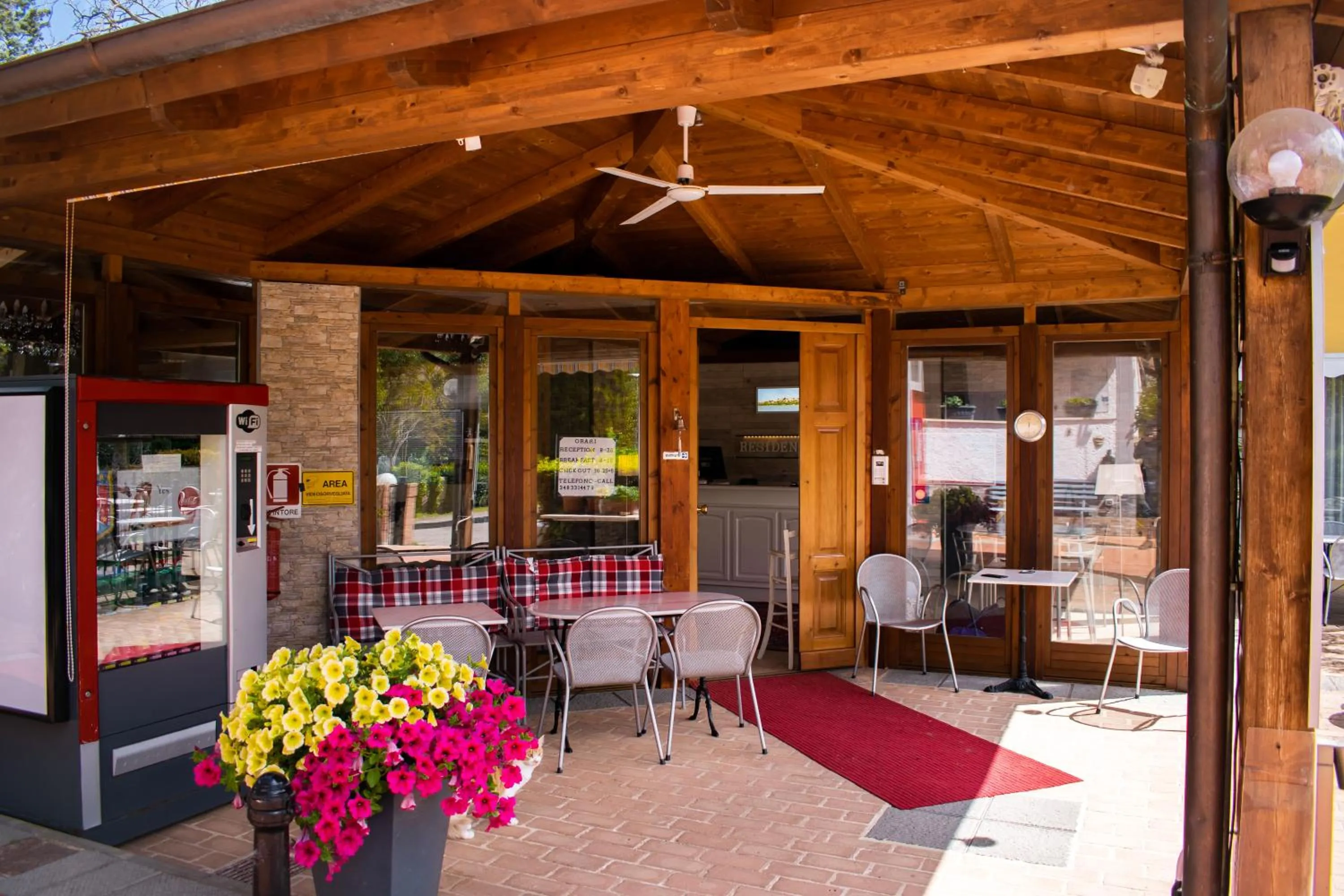 Facade/entrance in Residence Al Lago