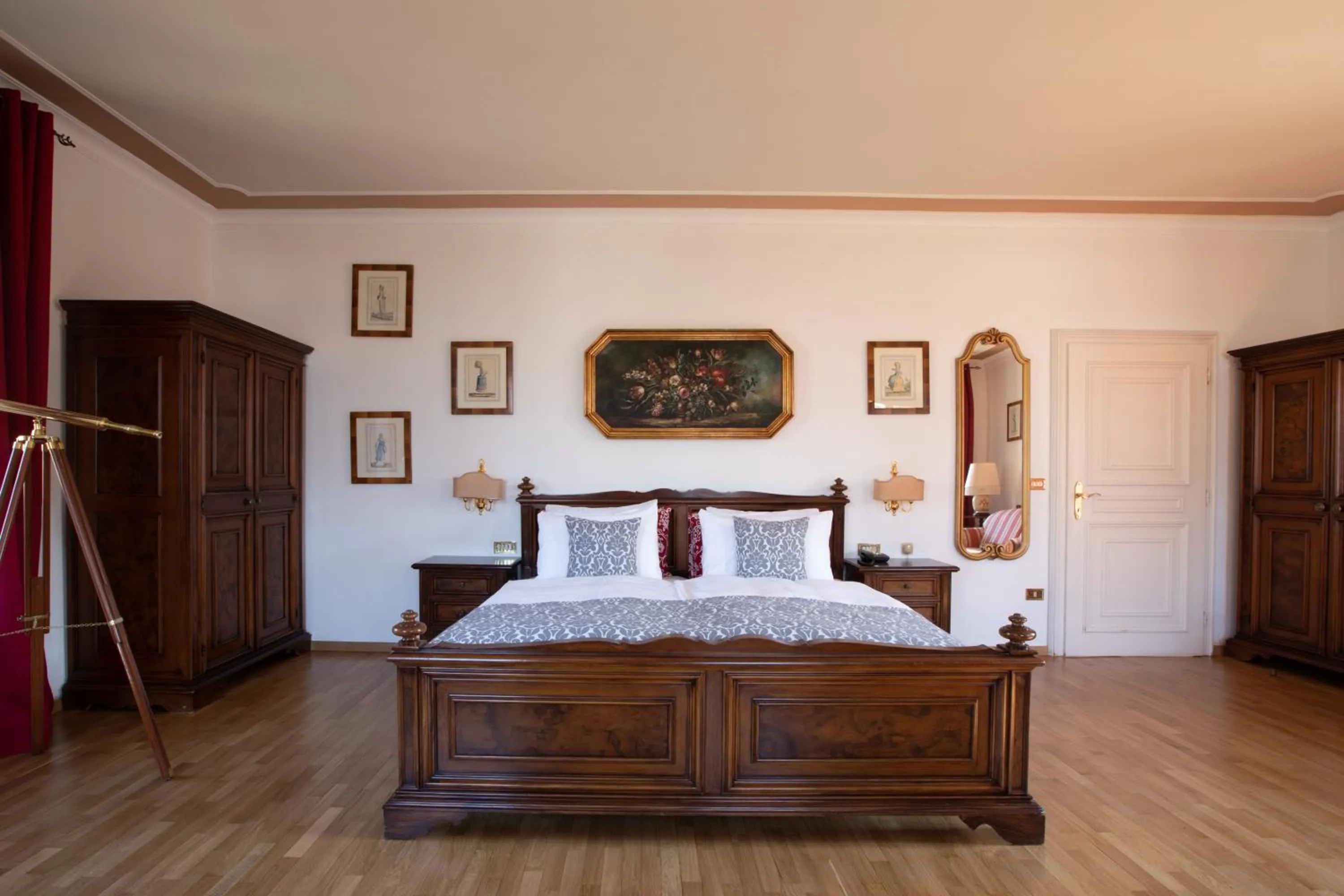 Bed in Hotel Castel Rundegg (Adults Only)