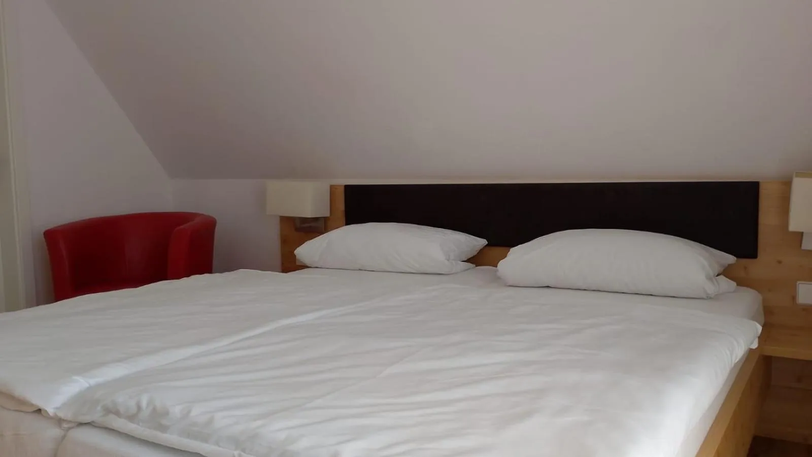 Bed in Hotel Zum Rebstock