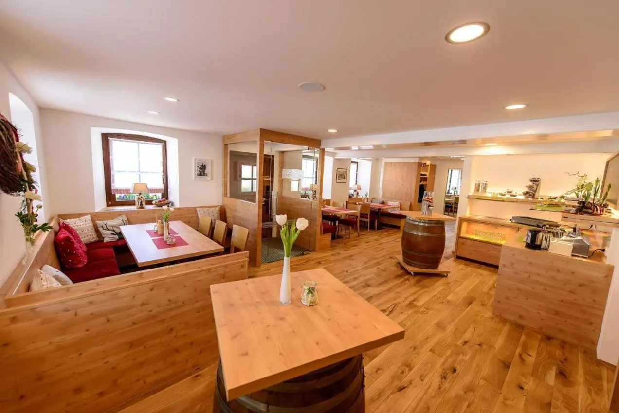 Restaurant/places to eat in Hotel Zum Rebstock