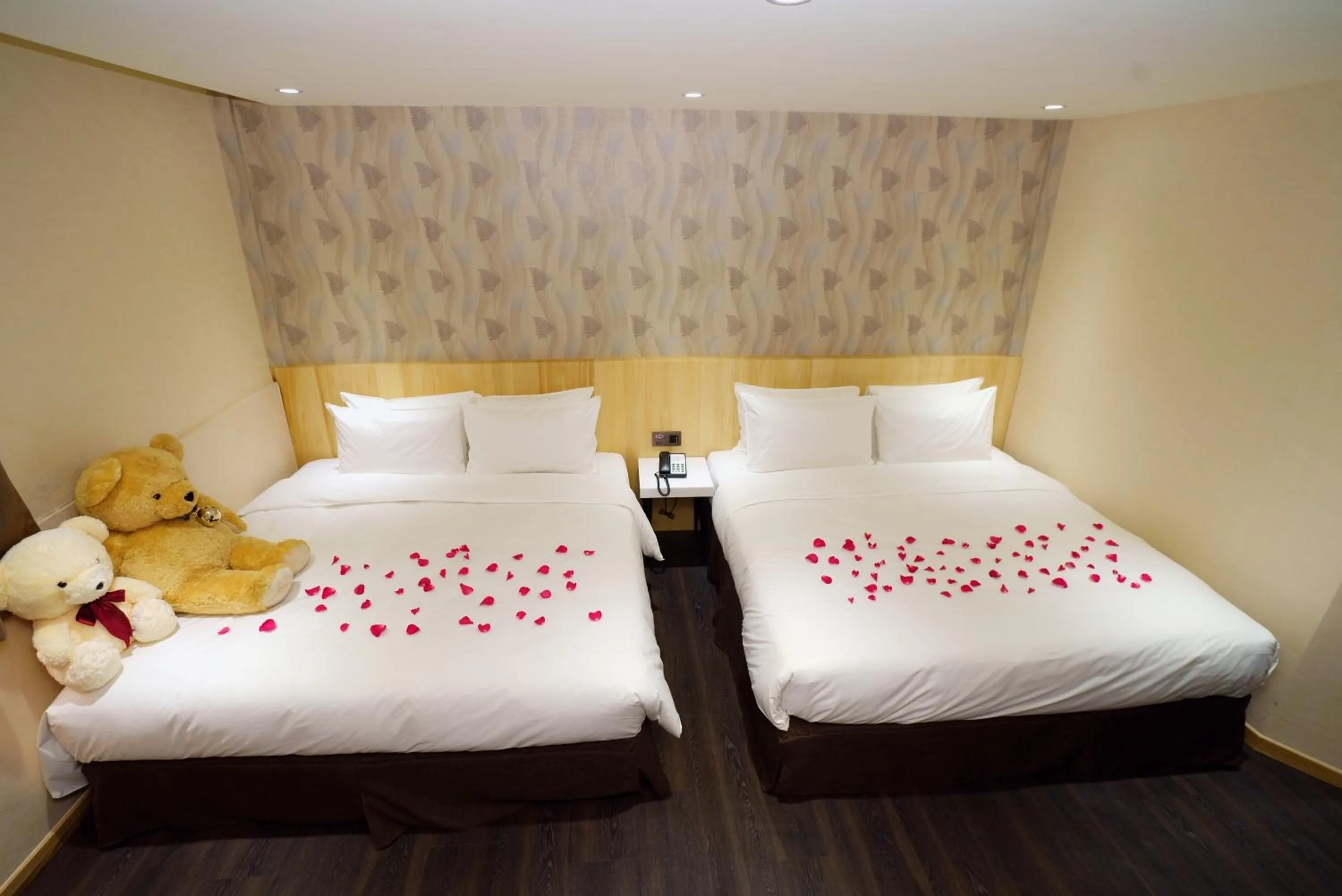 Family Room with Shared Bathroom in Red hotel