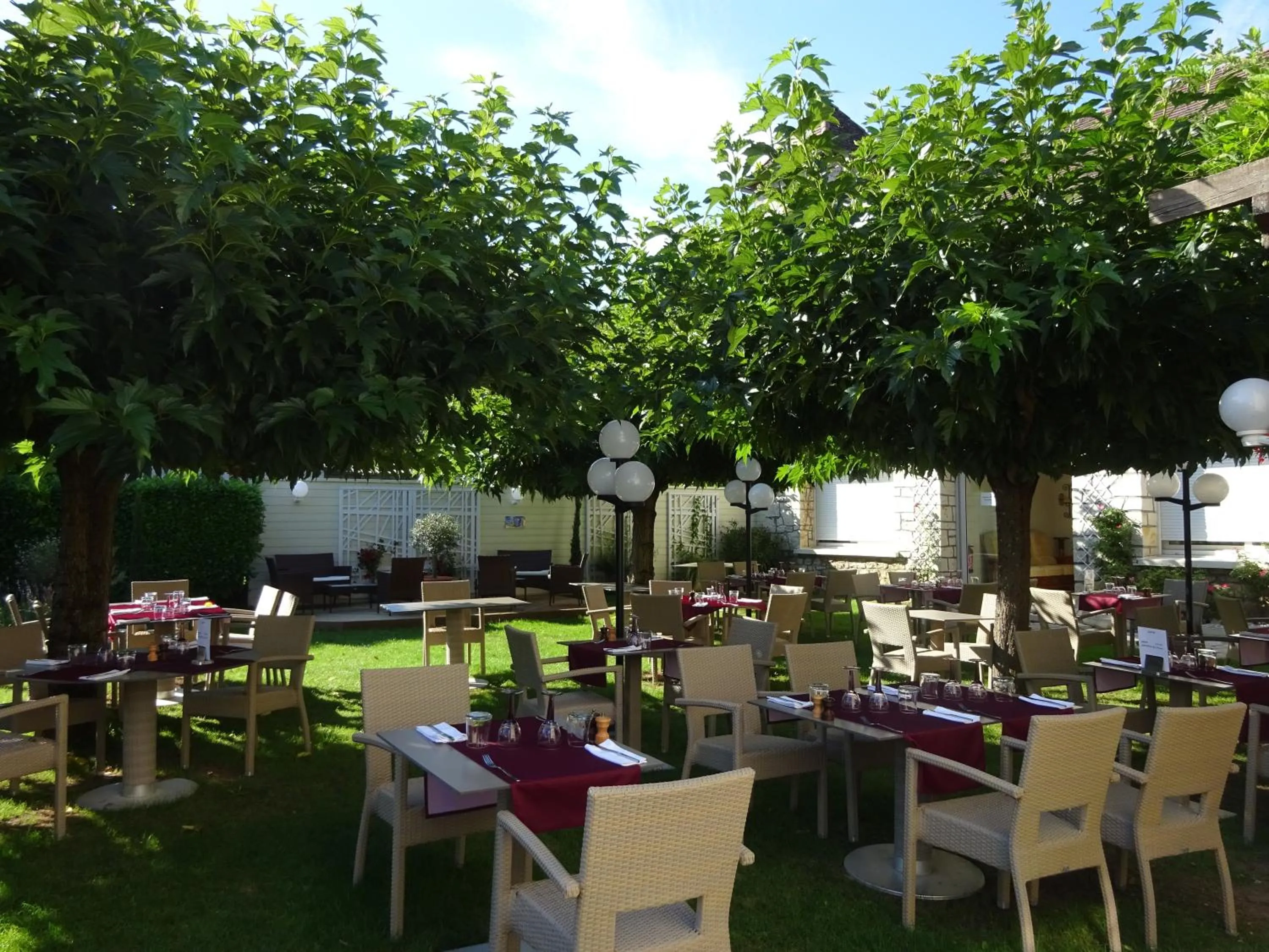 Restaurant/places to eat in Logis Hotel Grangier