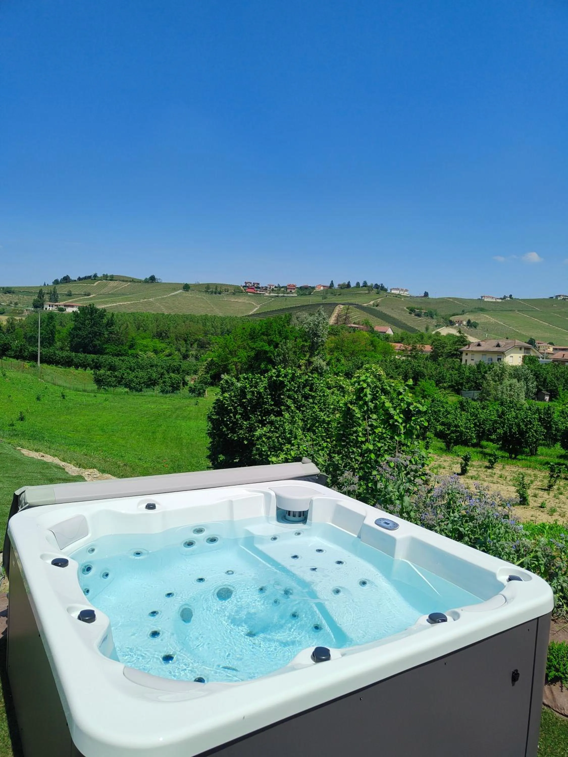 Hot Tub in Cascina BELLONUOVO