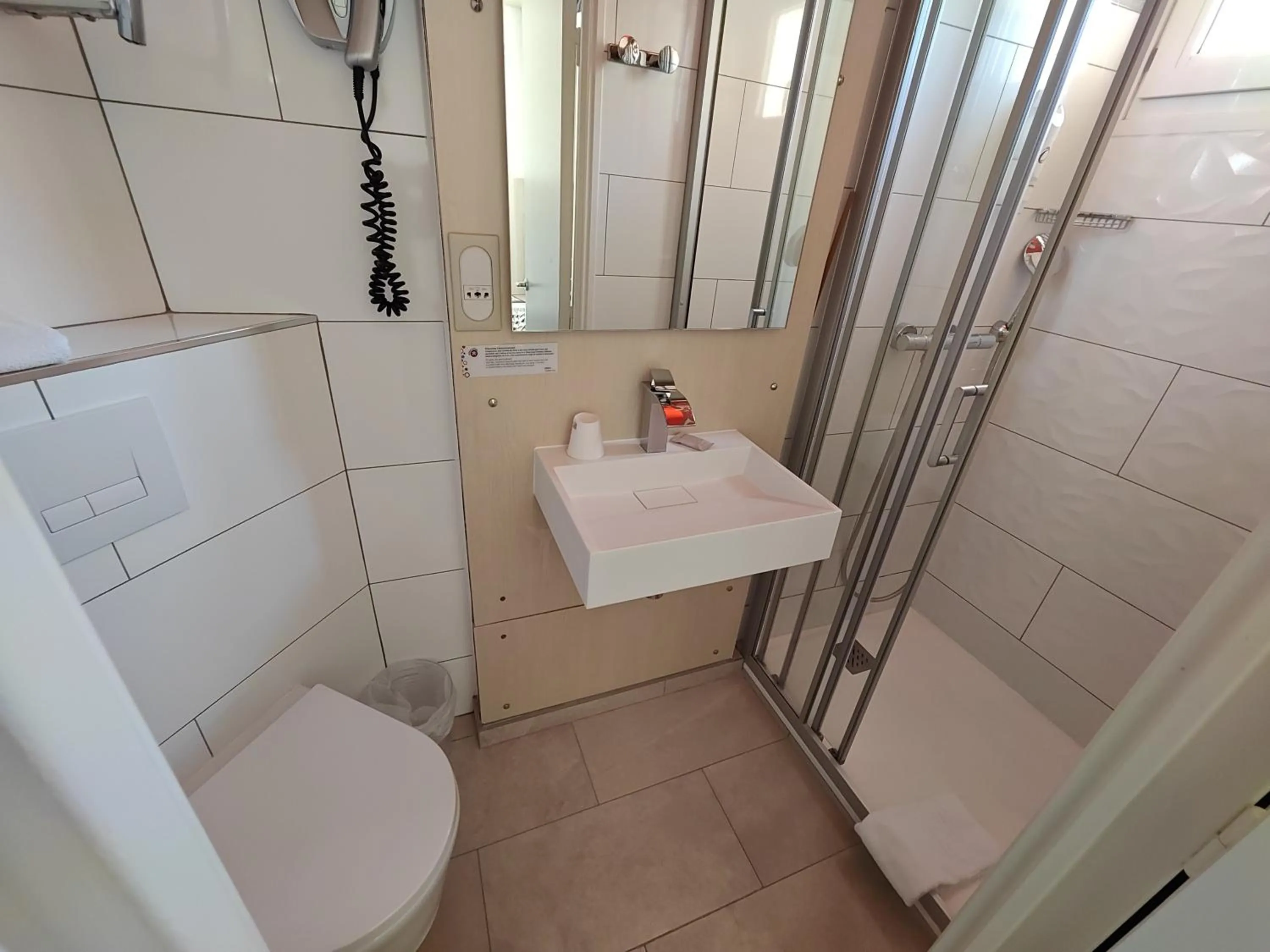 Bathroom in The Originals City, Archotel, Sens