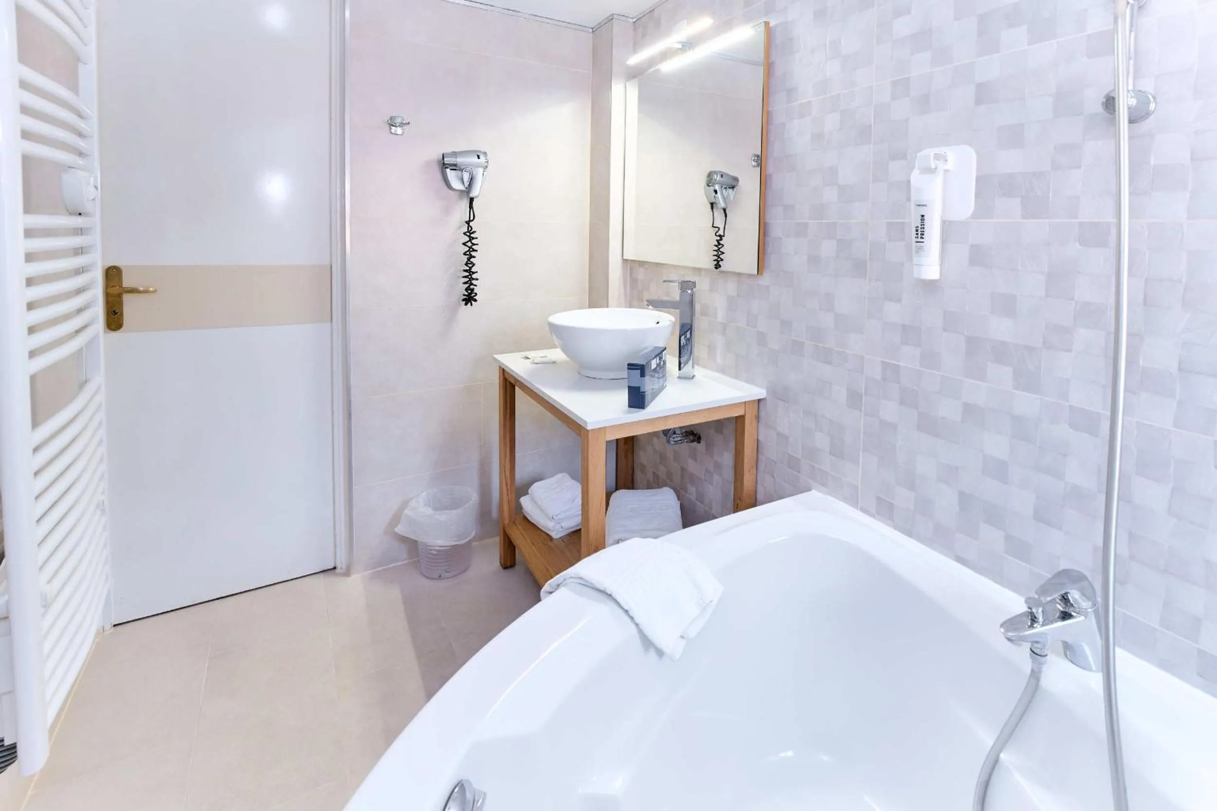 Bed in The Originals City, Archotel, Sens