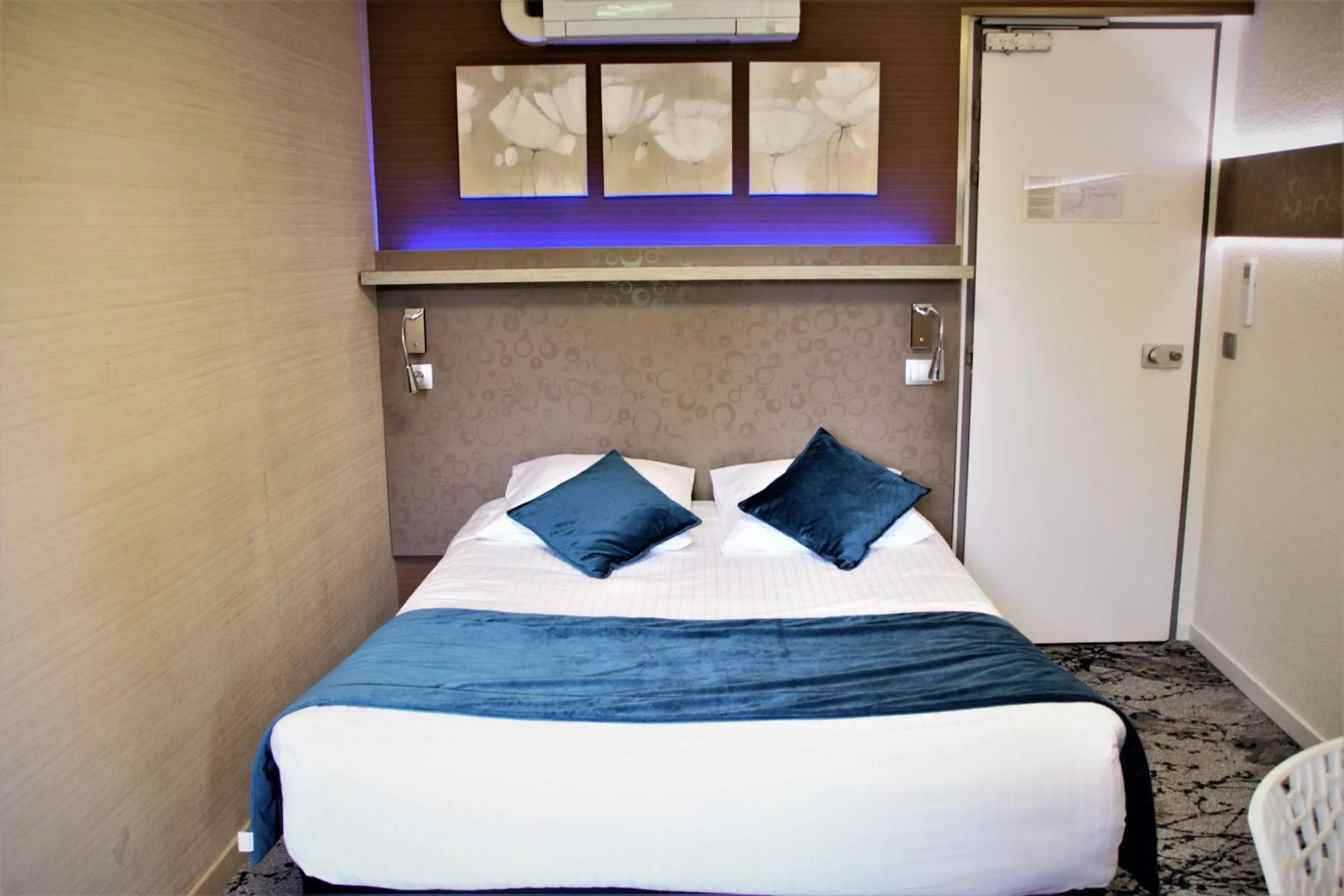 Bedroom, Bed in The Originals City, Archotel, Sens