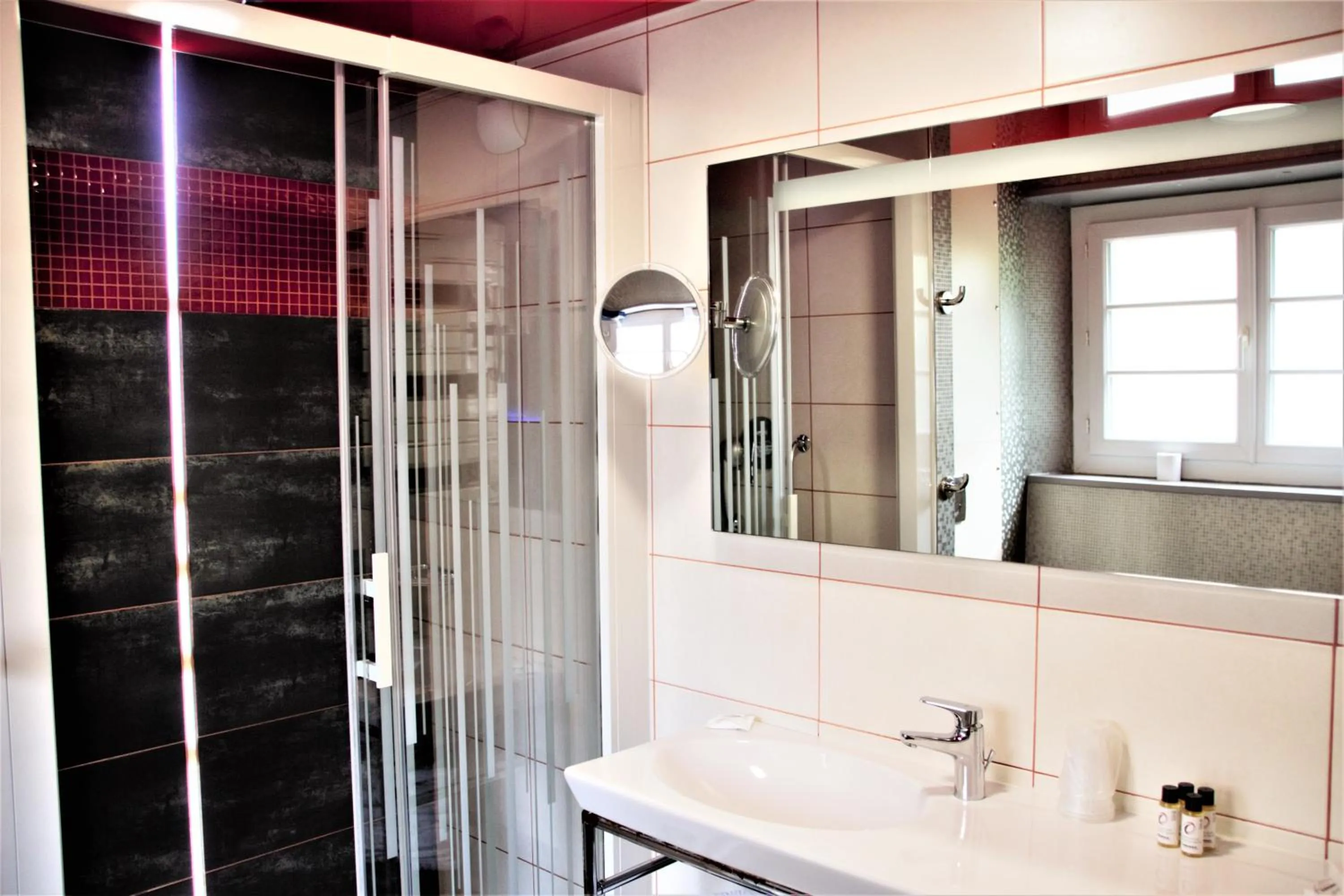 Shower in The Originals City, Archotel, Sens