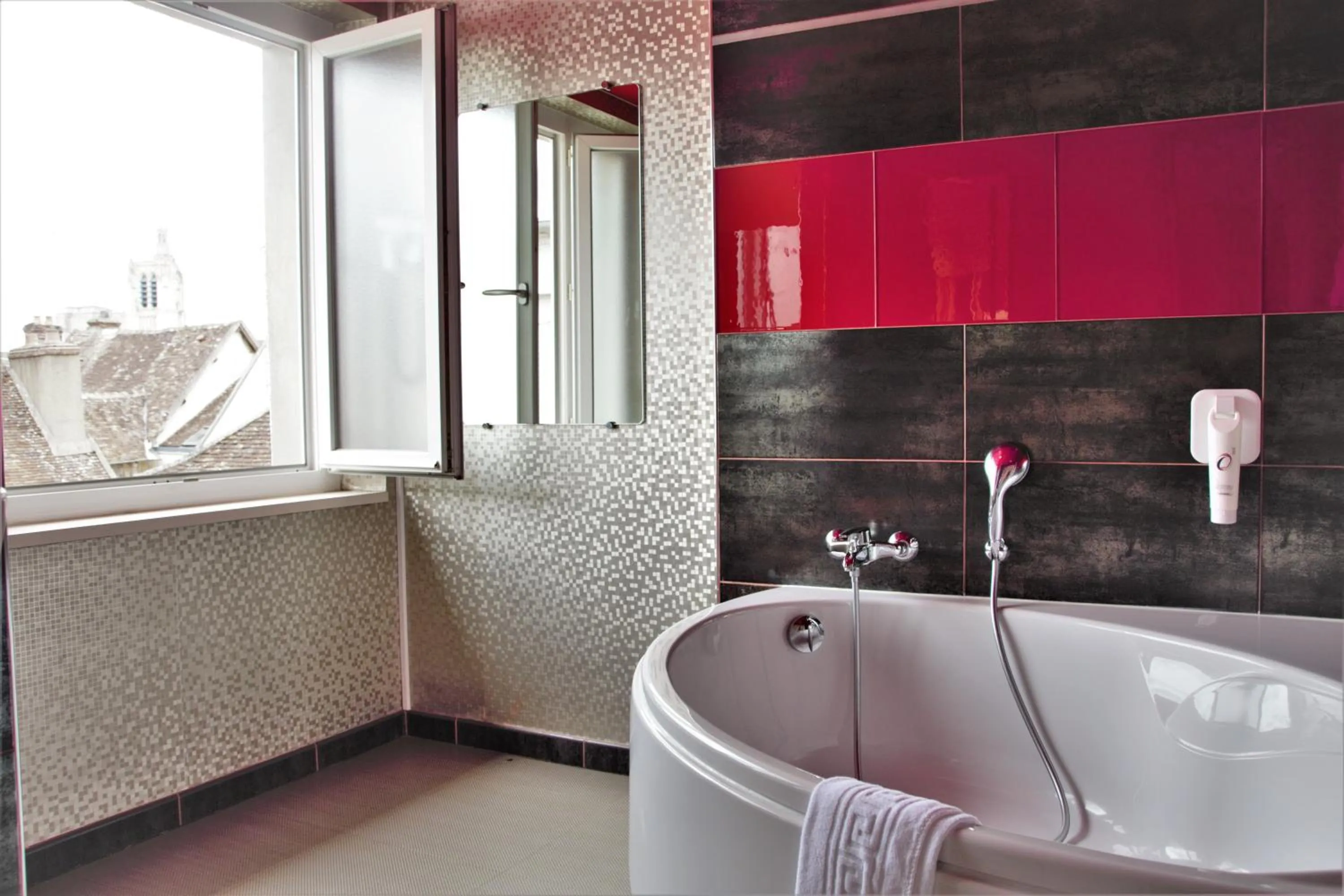 Bathroom in The Originals City, Archotel, Sens