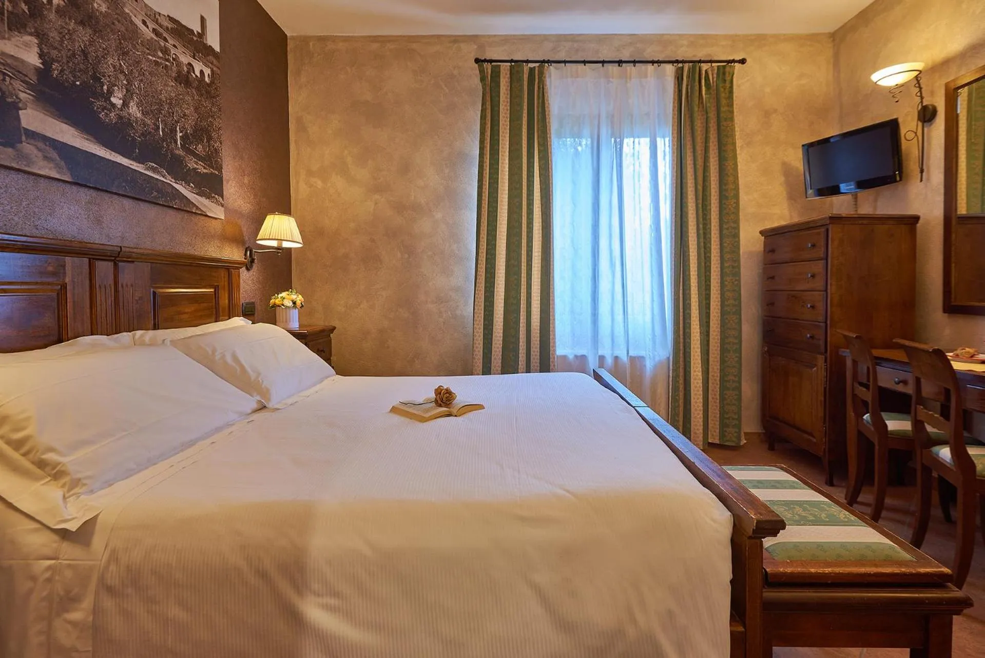 Photo of the whole room, Bed in Casanova - Wellness Center La Grotta Etrusca