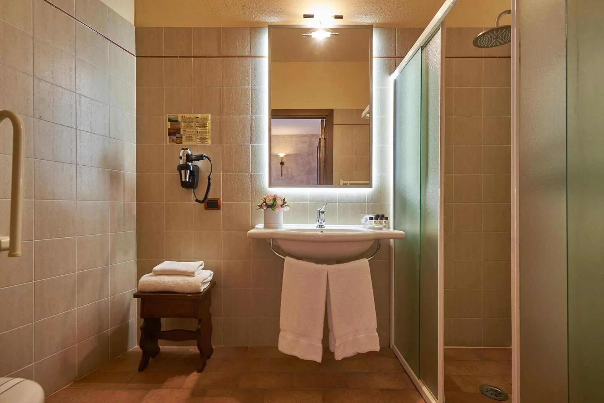 Bathroom in Casanova - Wellness Center La Grotta Etrusca