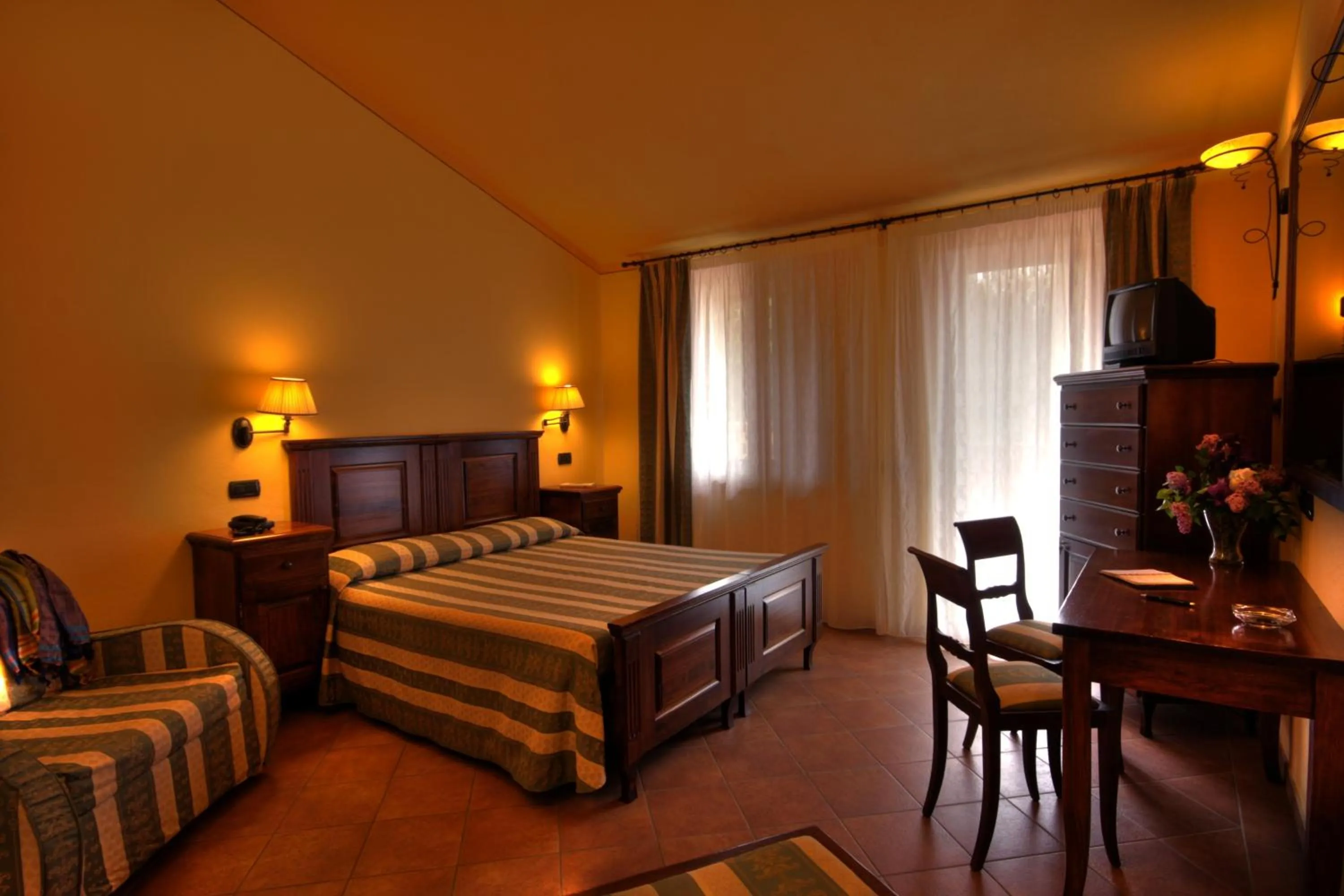 Photo of the whole room, Bed in Casanova - Wellness Center La Grotta Etrusca