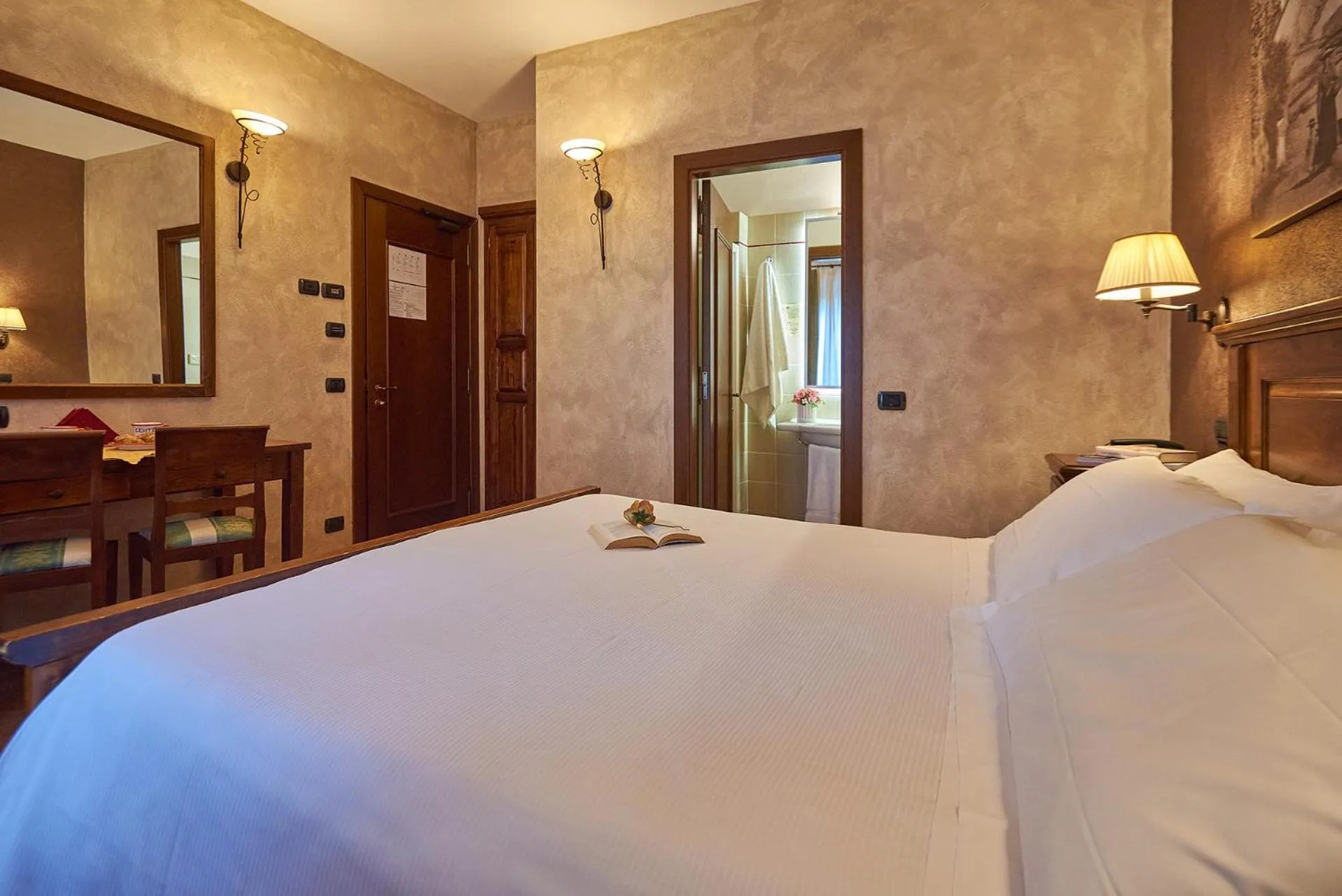 Photo of the whole room, Bed in Casanova - Wellness Center La Grotta Etrusca