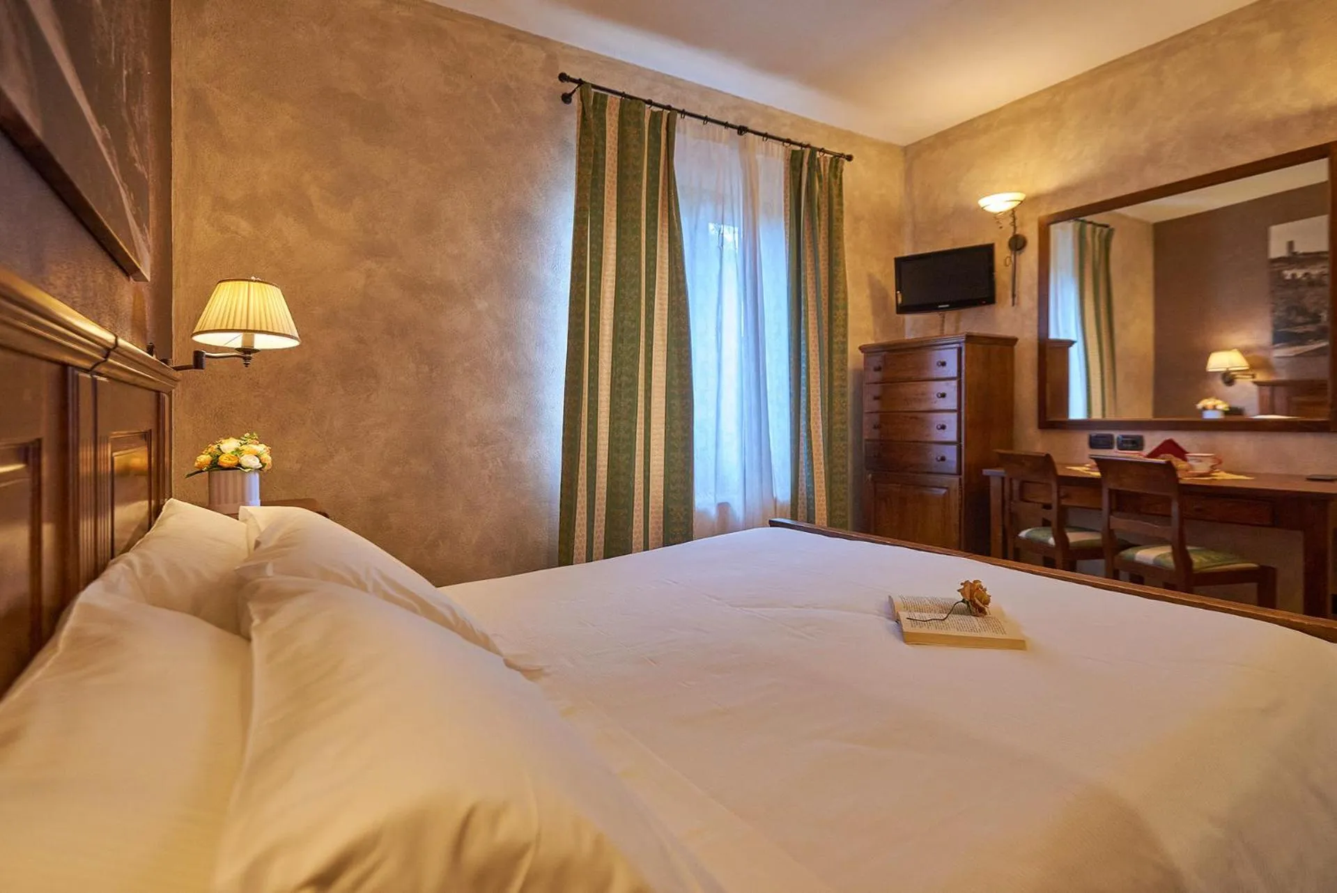 Photo of the whole room, Bed in Casanova - Wellness Center La Grotta Etrusca