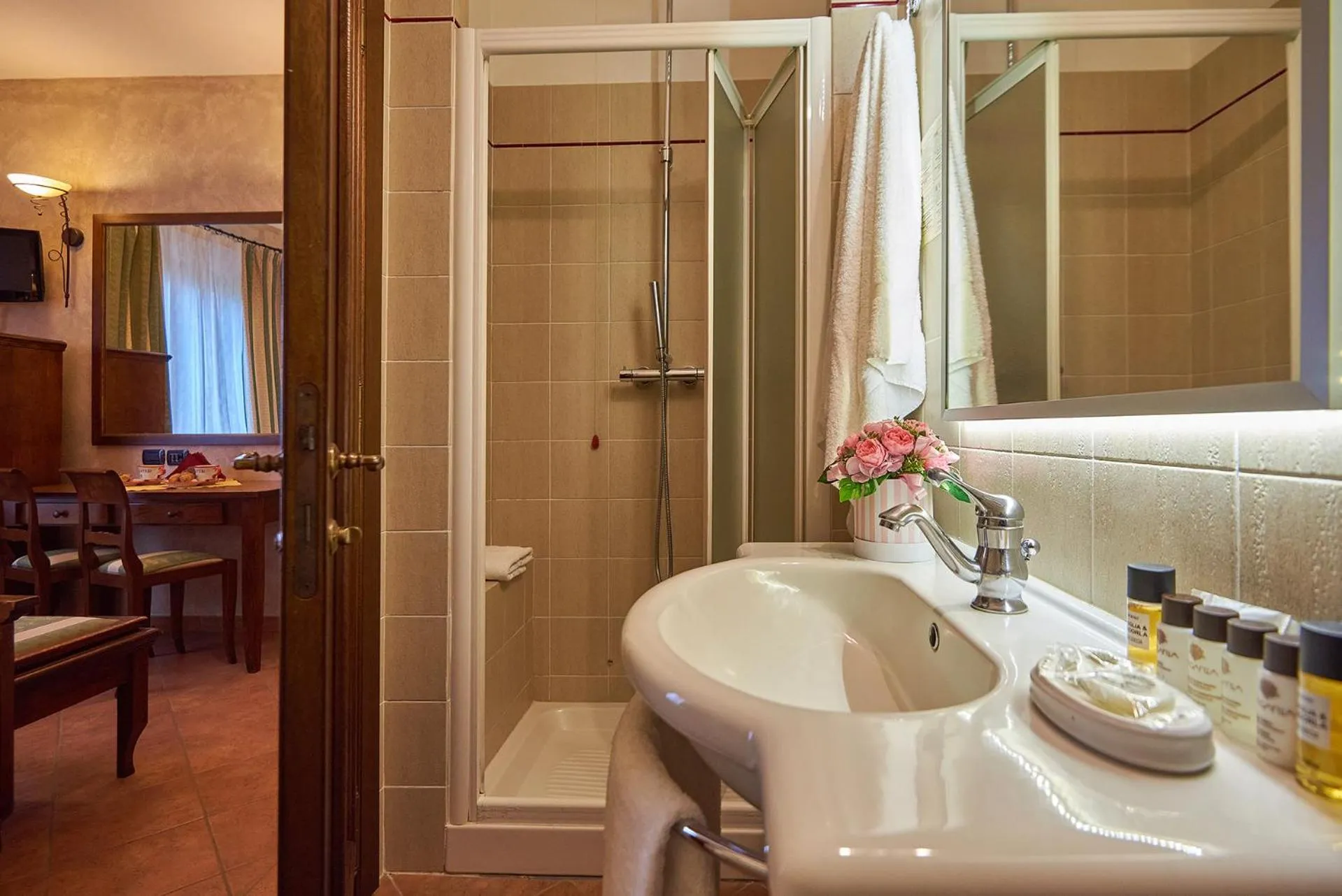 Bathroom in Casanova - Wellness Center La Grotta Etrusca