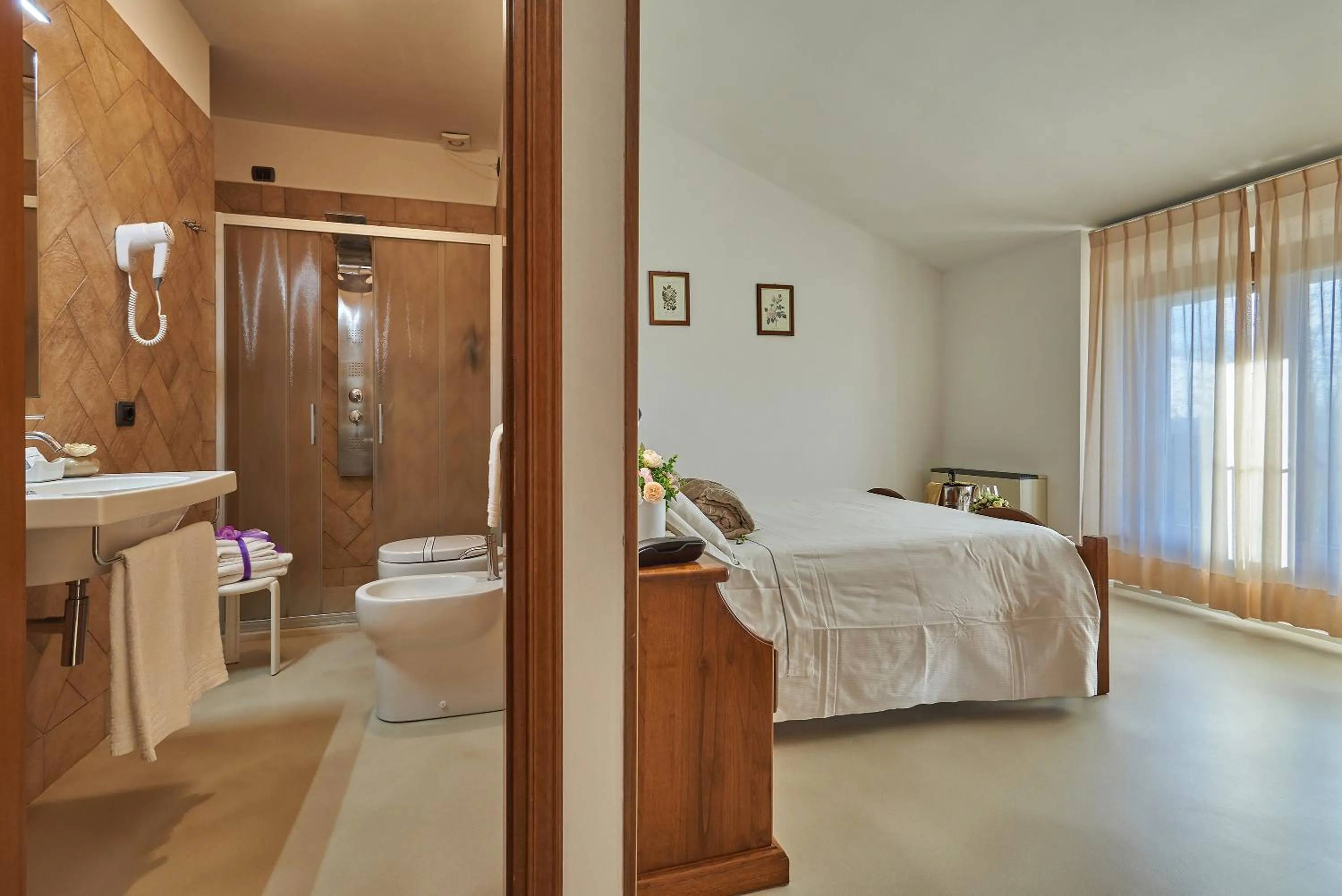 Photo of the whole room, Bed in Casanova - Wellness Center La Grotta Etrusca
