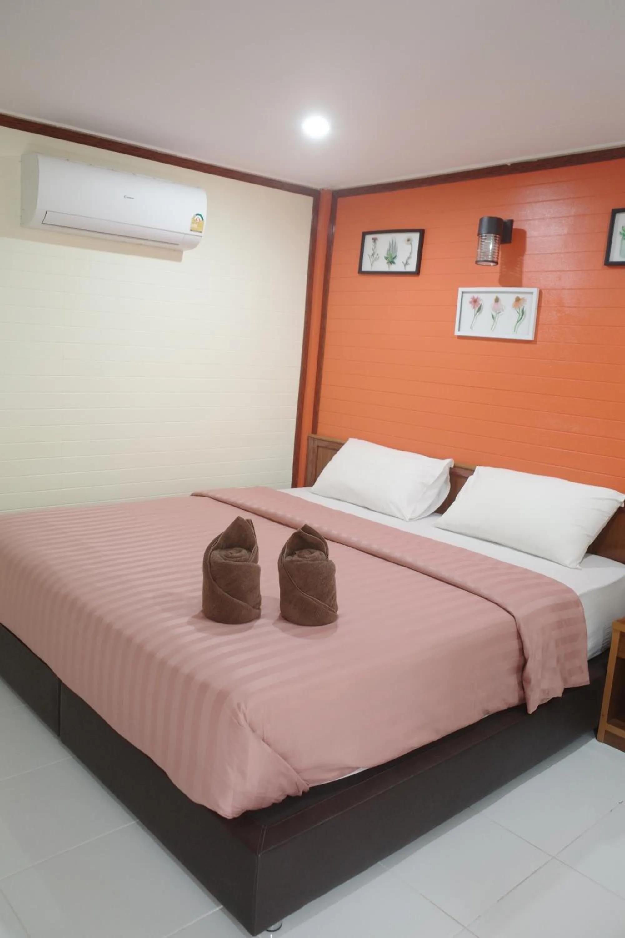 Bed in Haad Somboon House