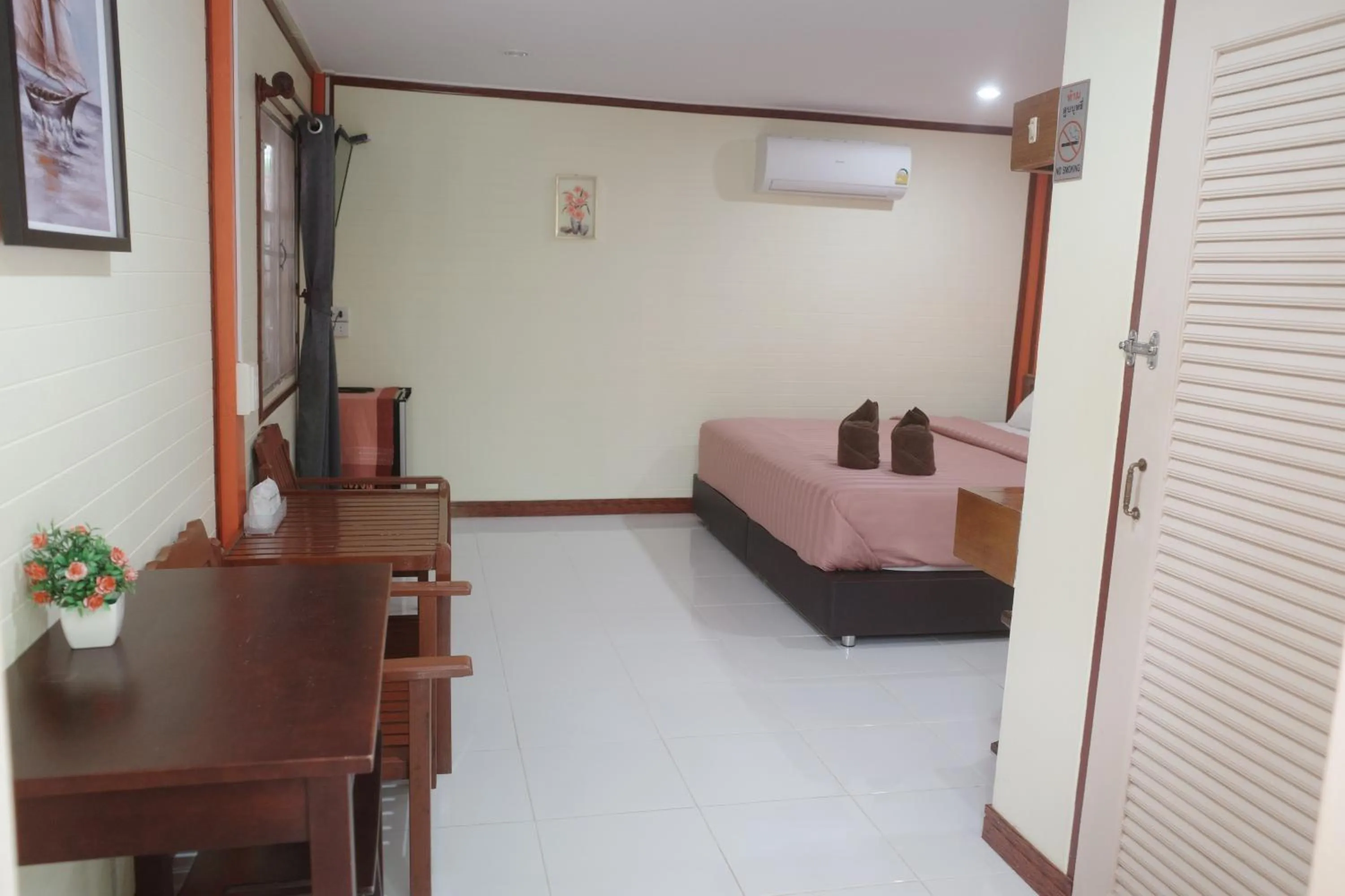 Bed in Haad Somboon House