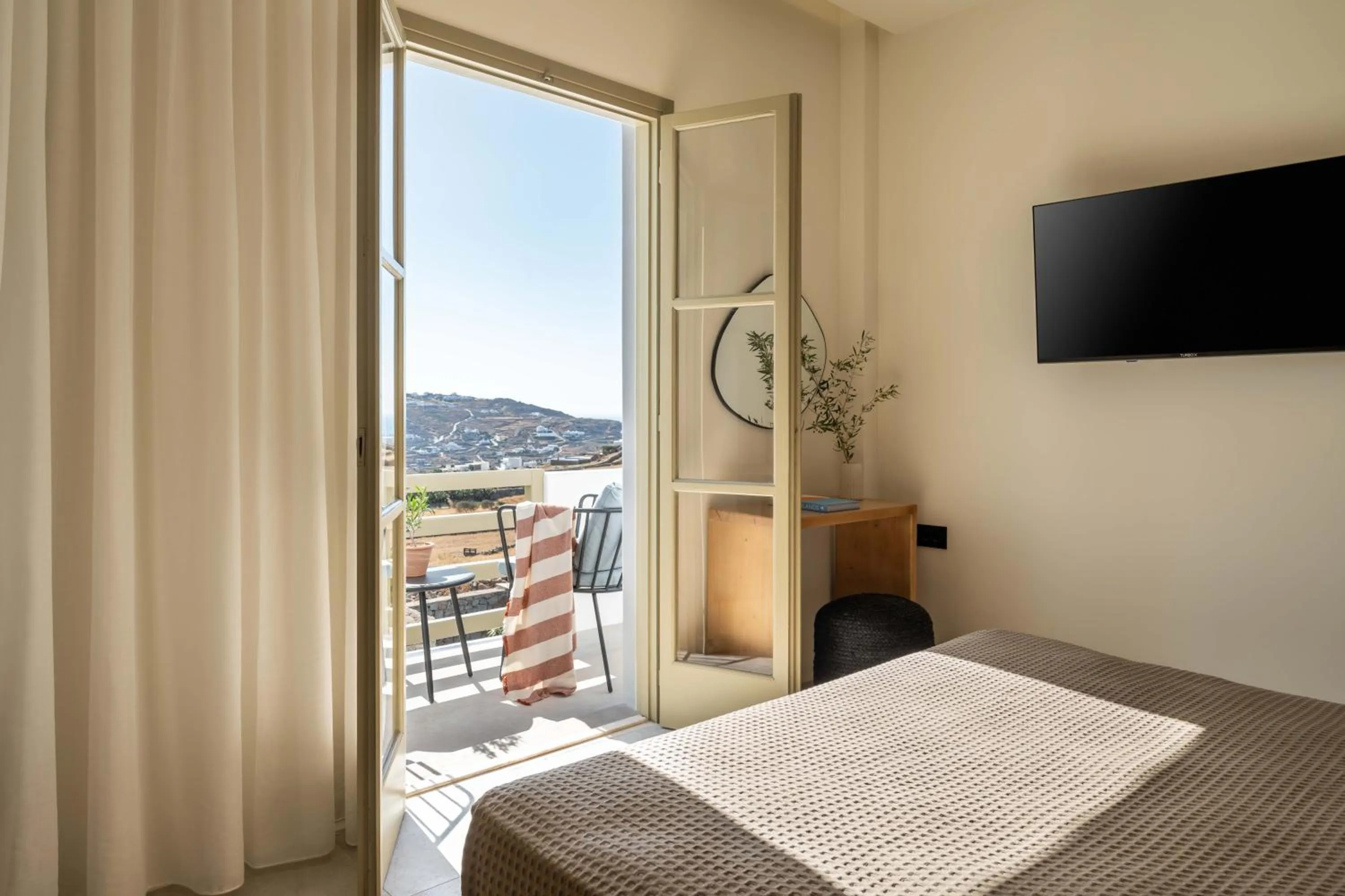 TV and multimedia, Bed in Philosophy of Mykonos Boutique Hotel
