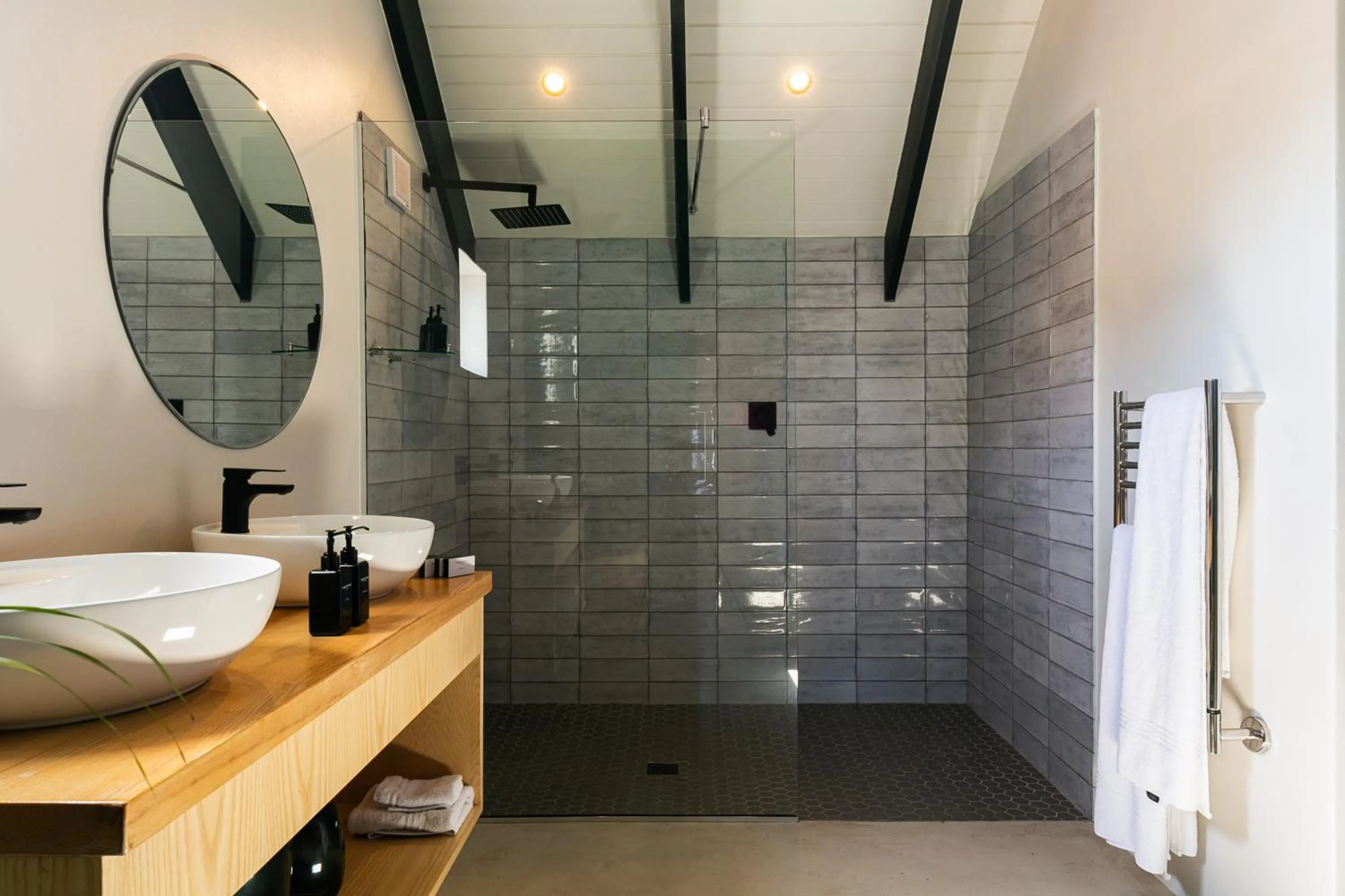 Shower in Abalone Hotel & Villas