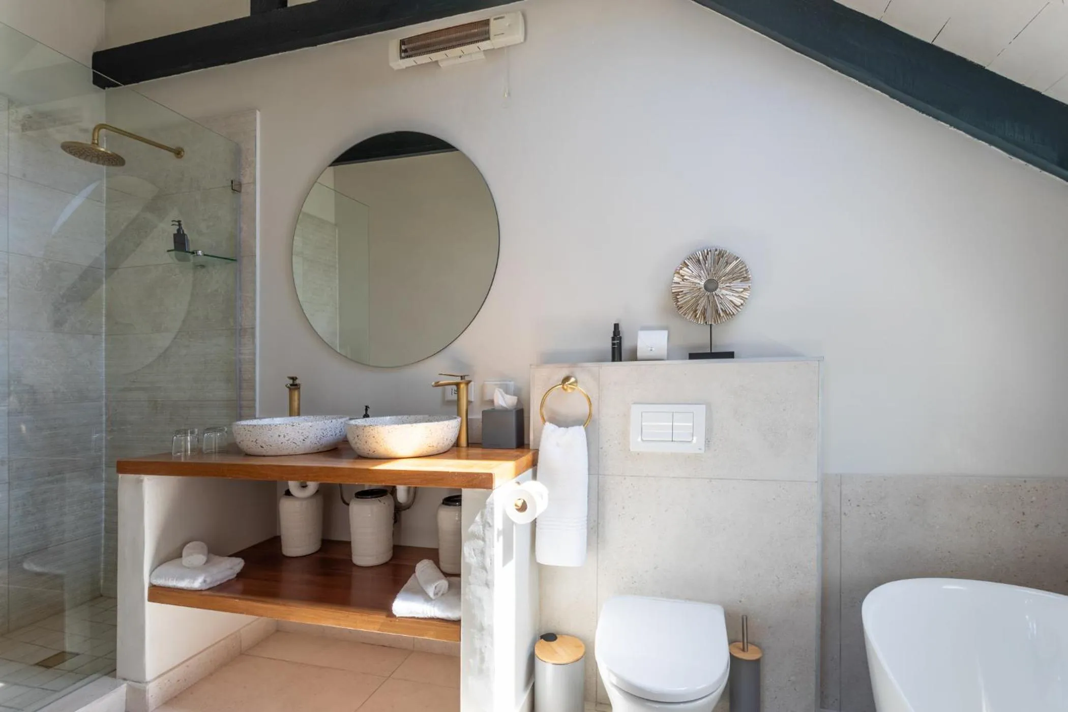 Abalone Hotel & Villas