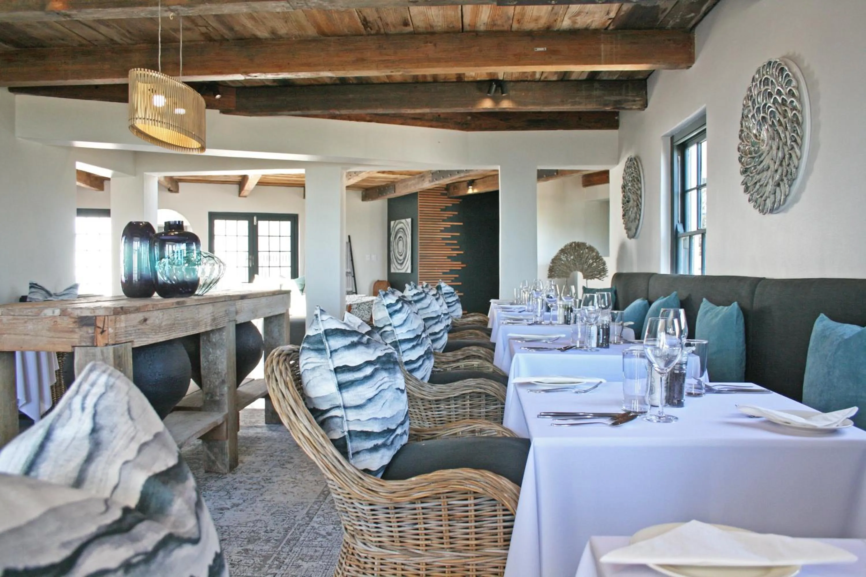 Restaurant/places to eat in Abalone Hotel & Villas