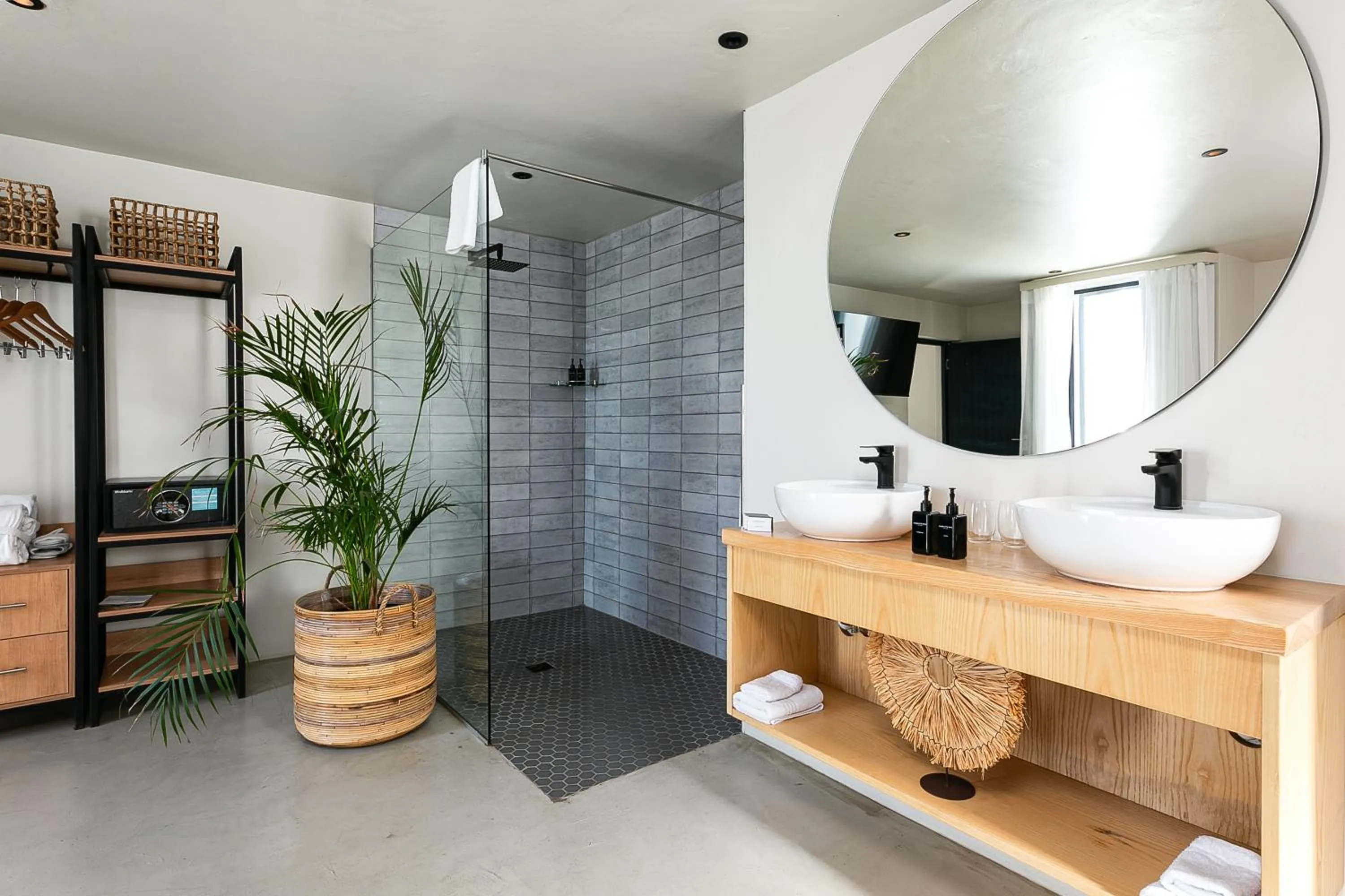 Shower in Abalone Hotel & Villas