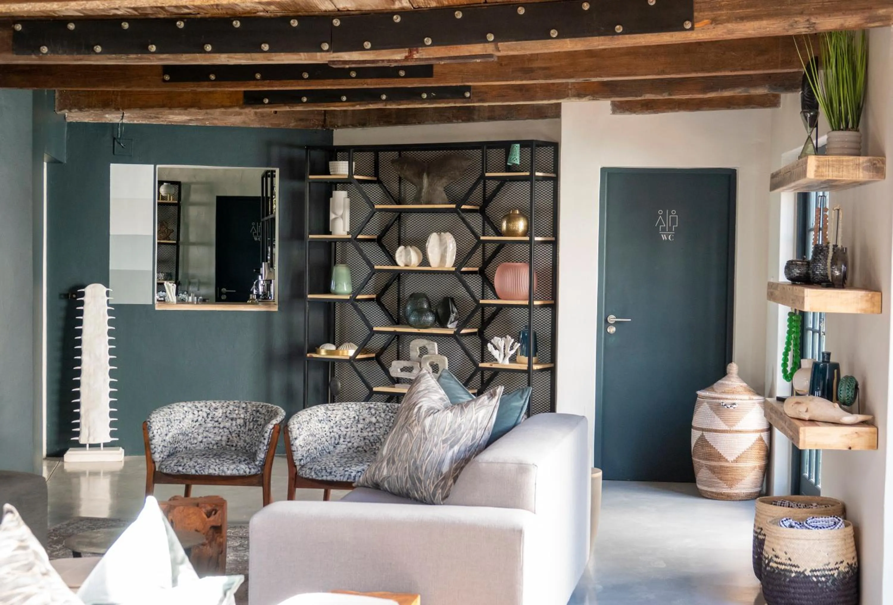 Abalone Hotel & Villas