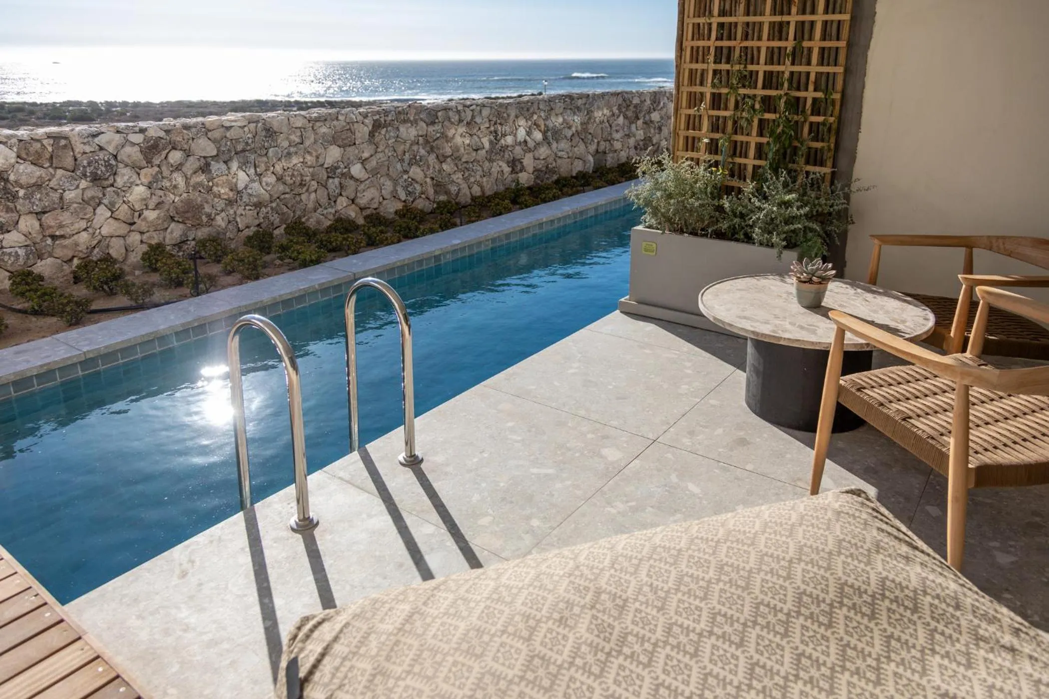 Abalone Hotel & Villas