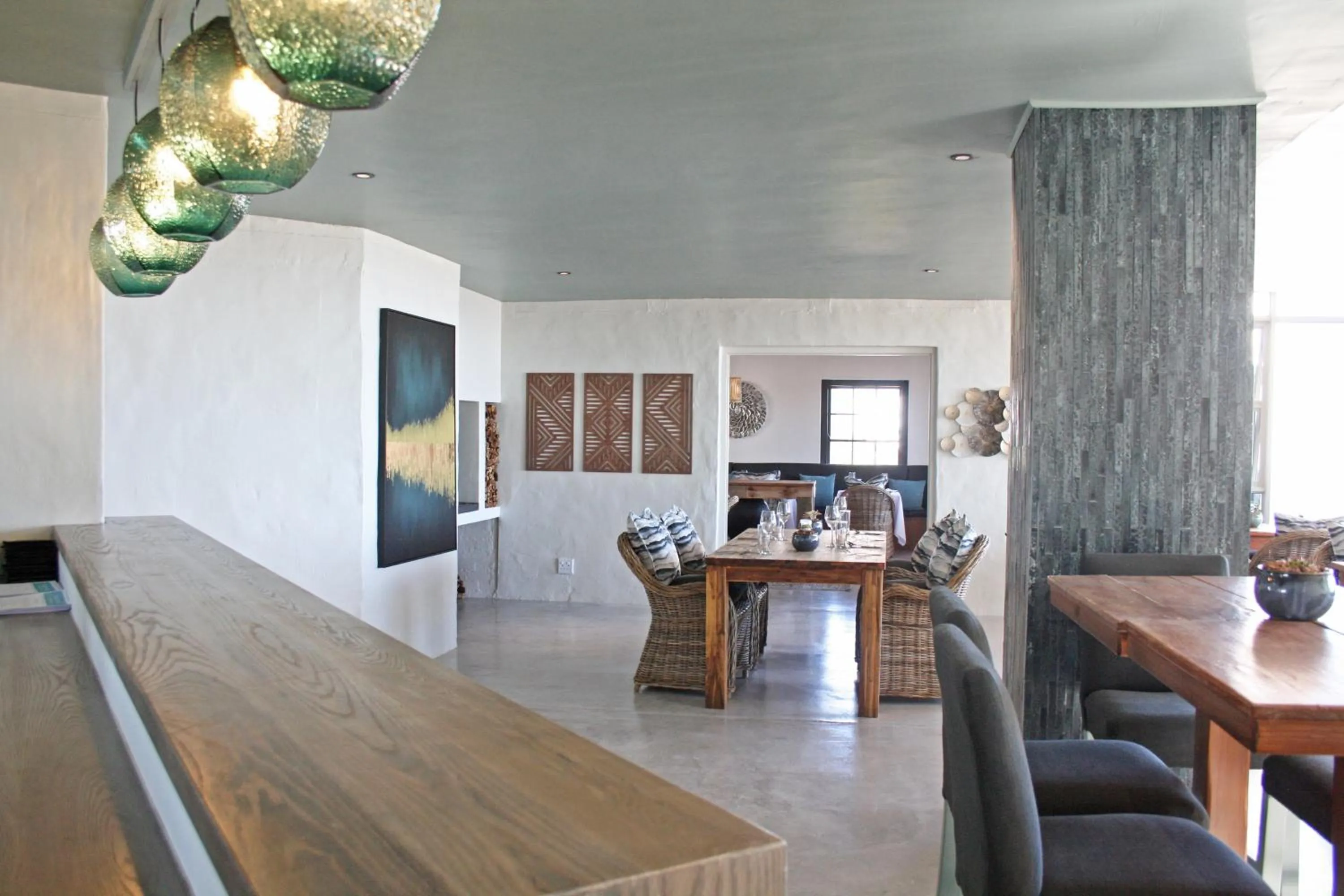 Restaurant/places to eat in Abalone Hotel & Villas