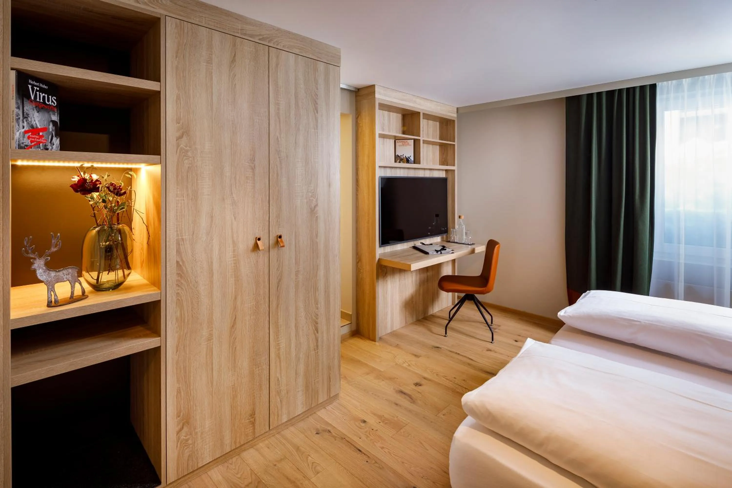 TV and multimedia, Bed in Hotel Hirschen Wildhaus