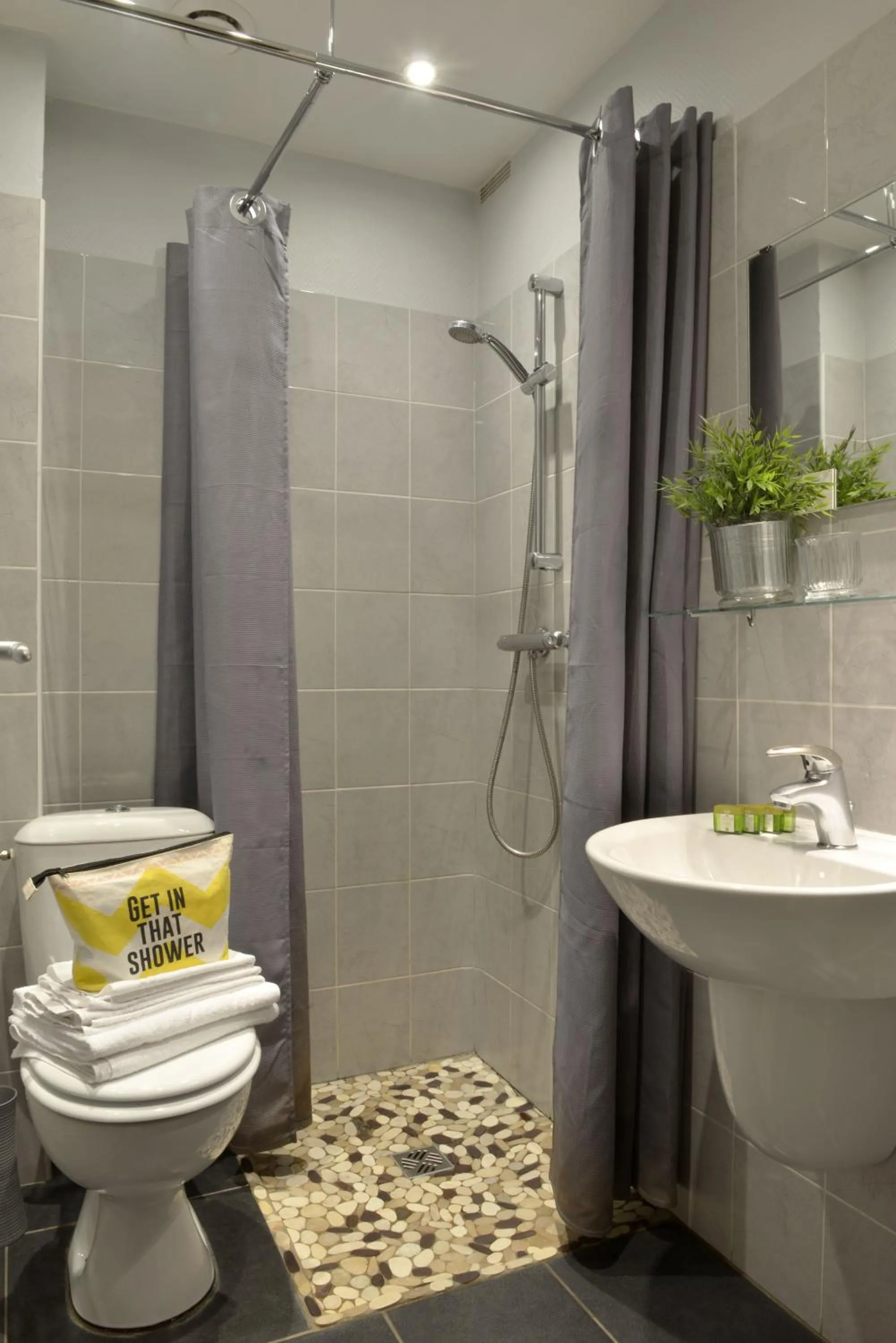 Bathroom in Logis Hotel Le Prieure