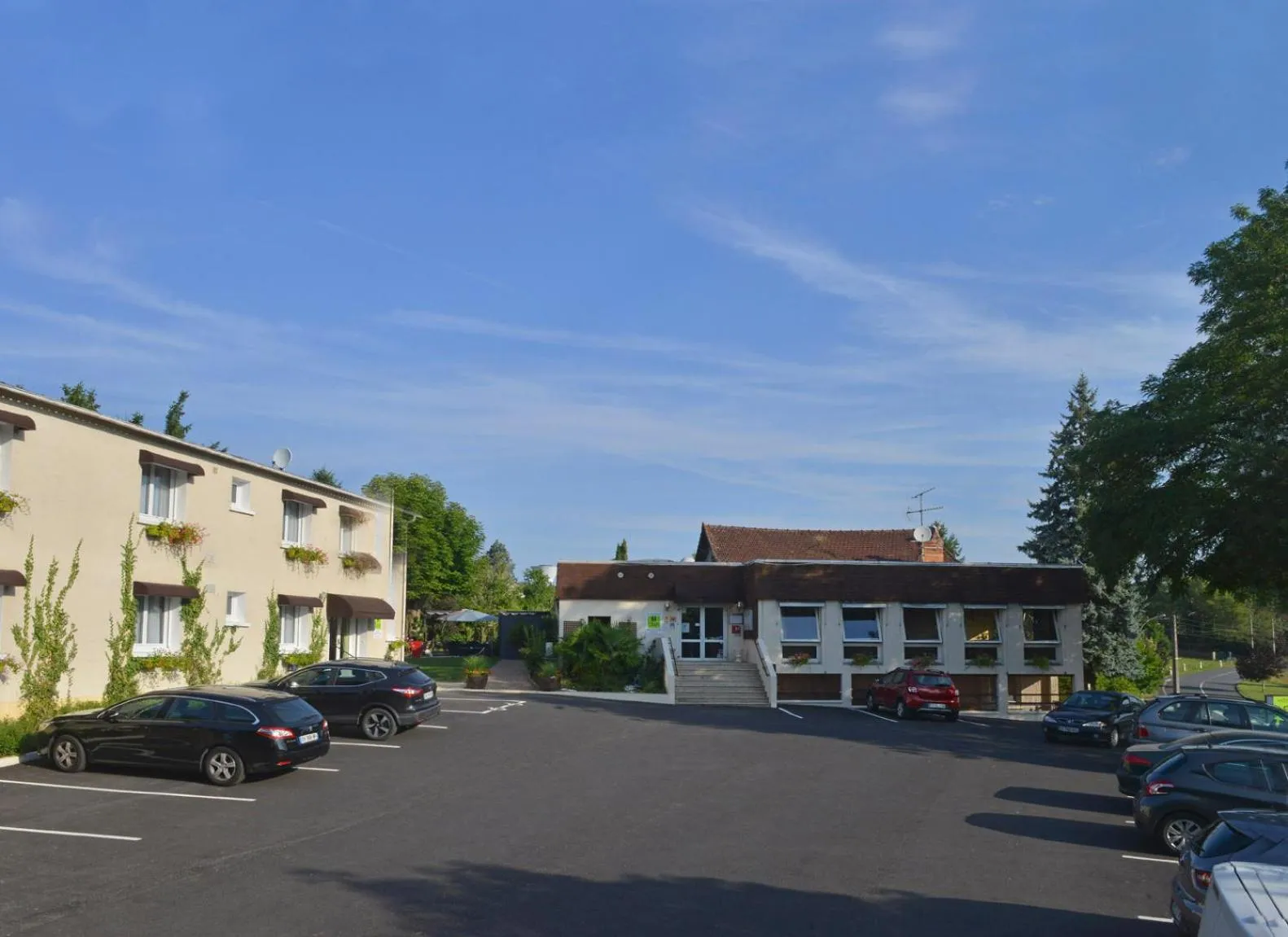 Facade/entrance in Logis Hotel Le Prieure