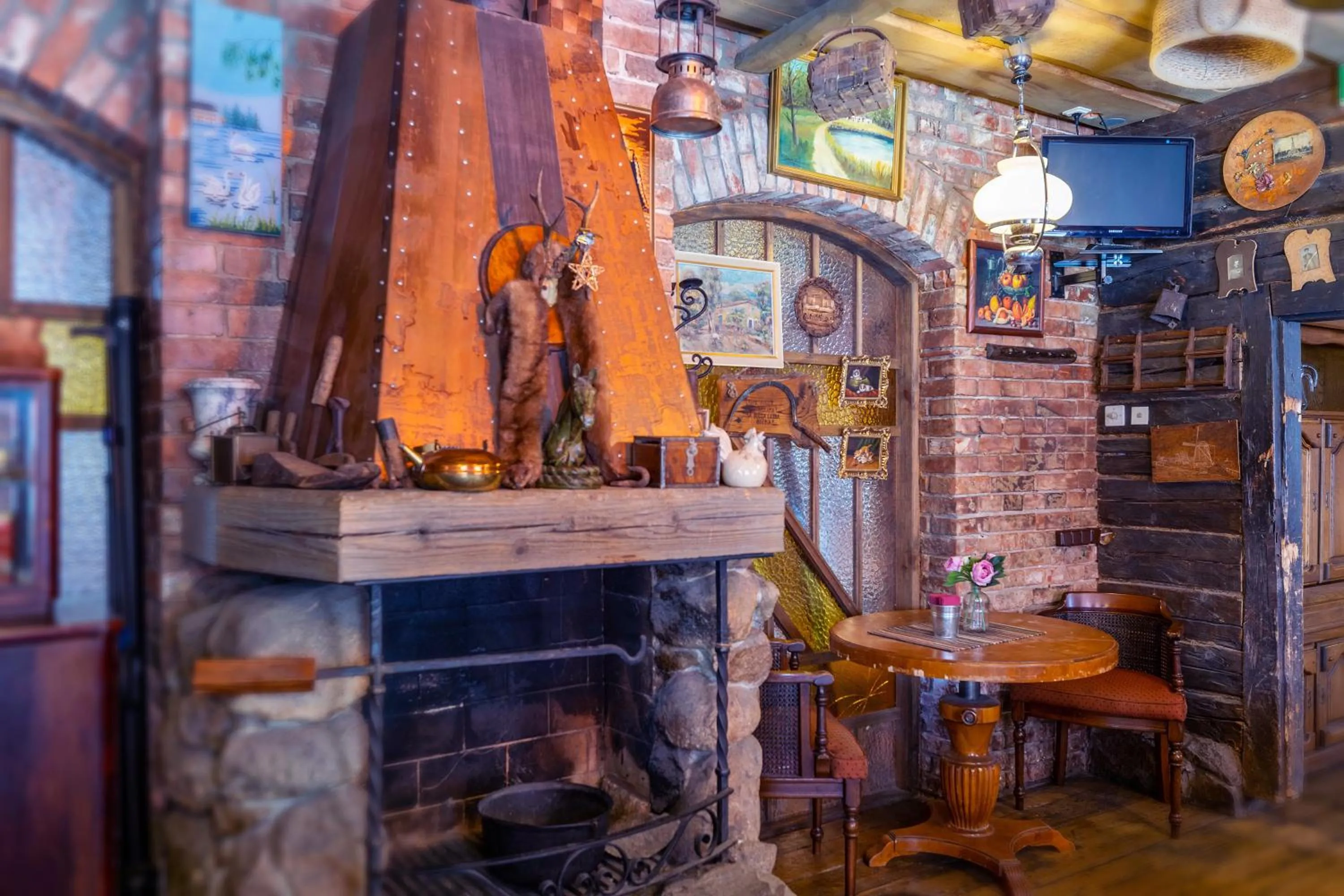 Restaurant/places to eat in Hansa Hotel