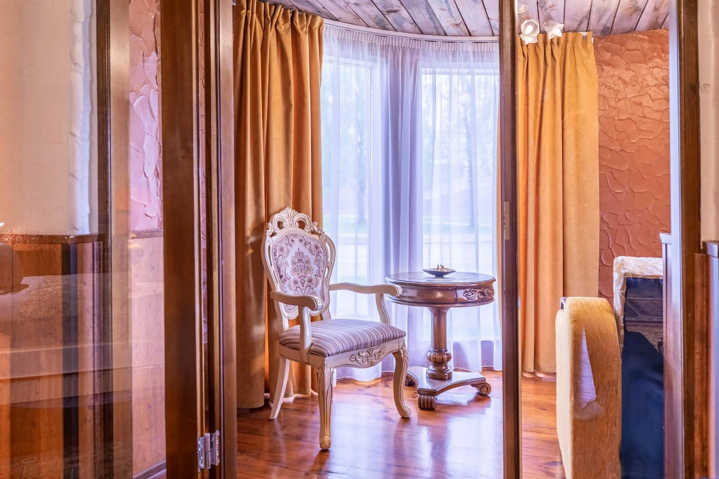 Seating area in Hansa Hotel