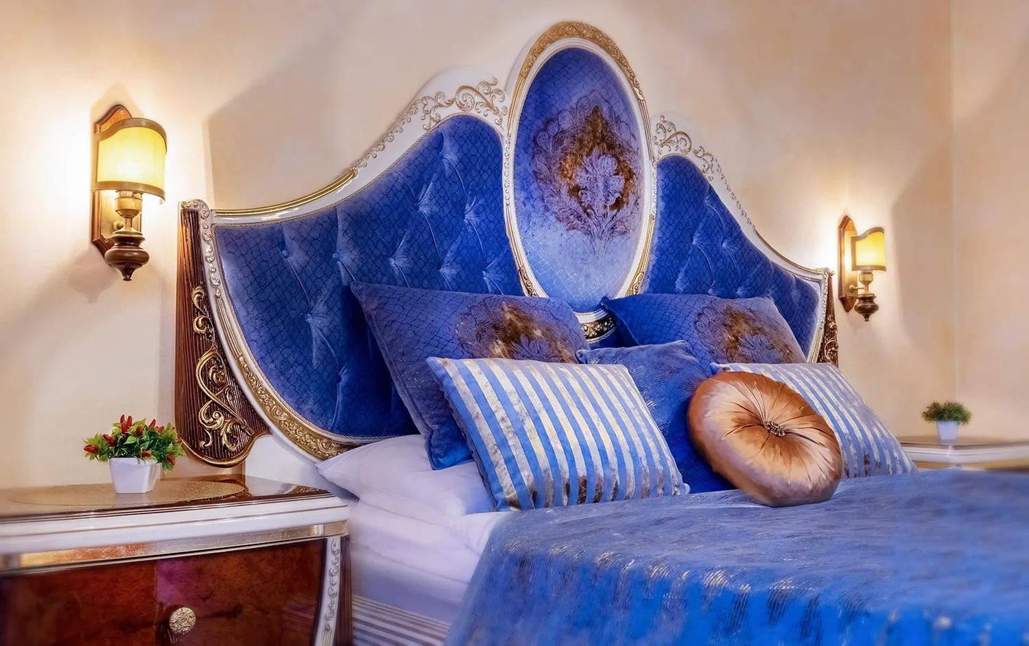 Decorative detail, Bed in Hansa Hotel