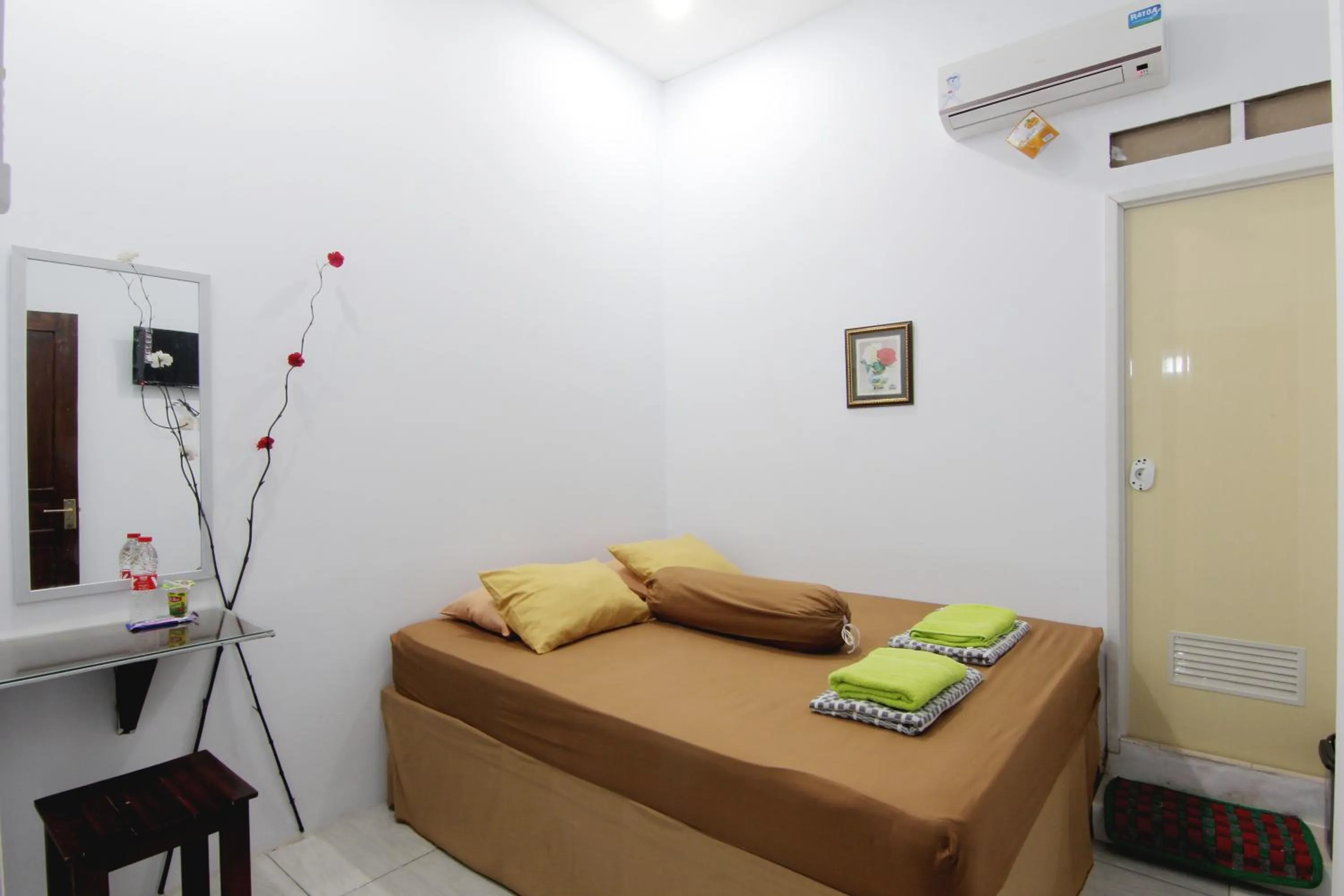 Photo of the whole room, Bed in Tiga Dua Homestay