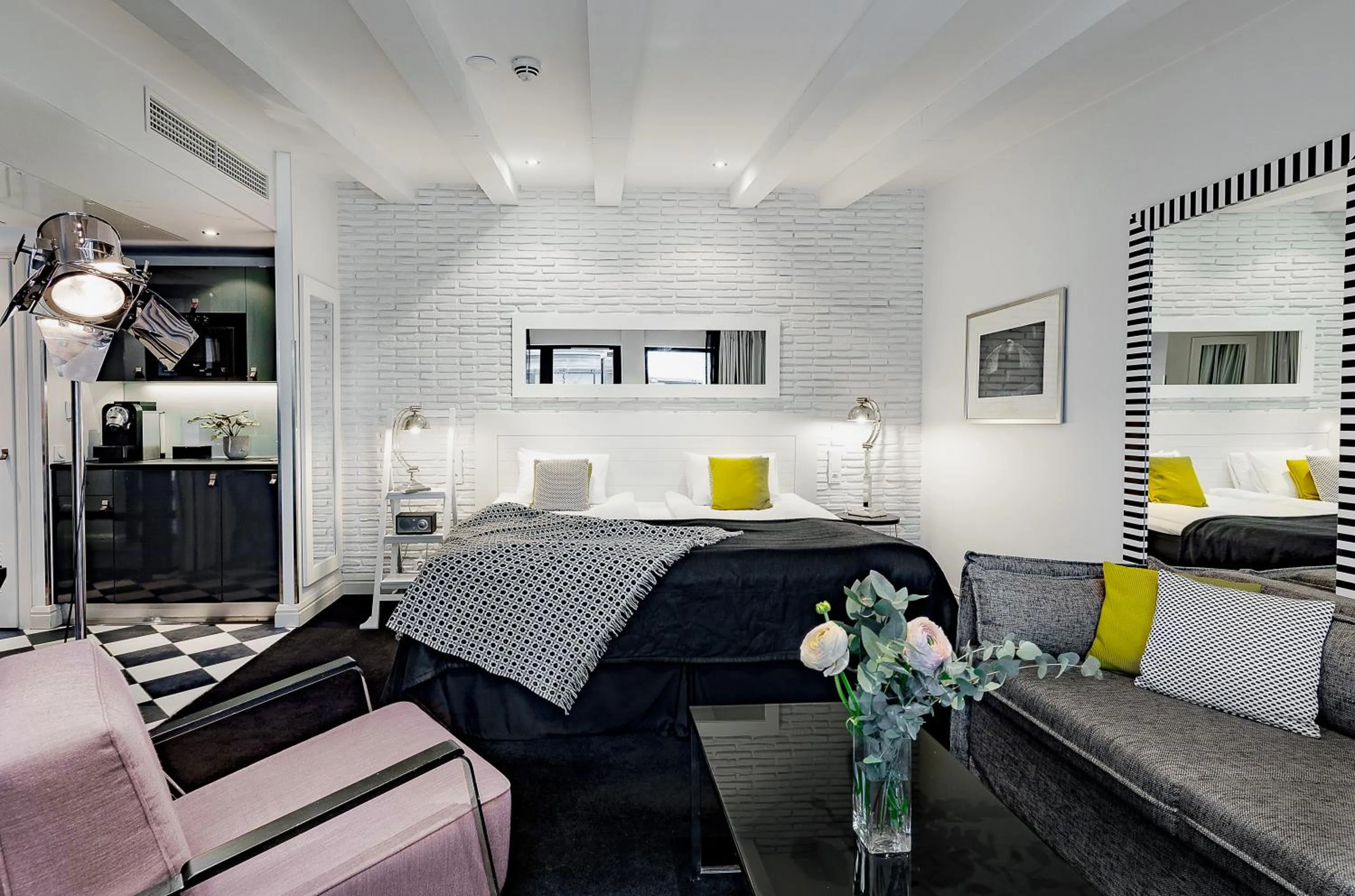 Coffee/tea facilities, Bed in Hotel Fabian