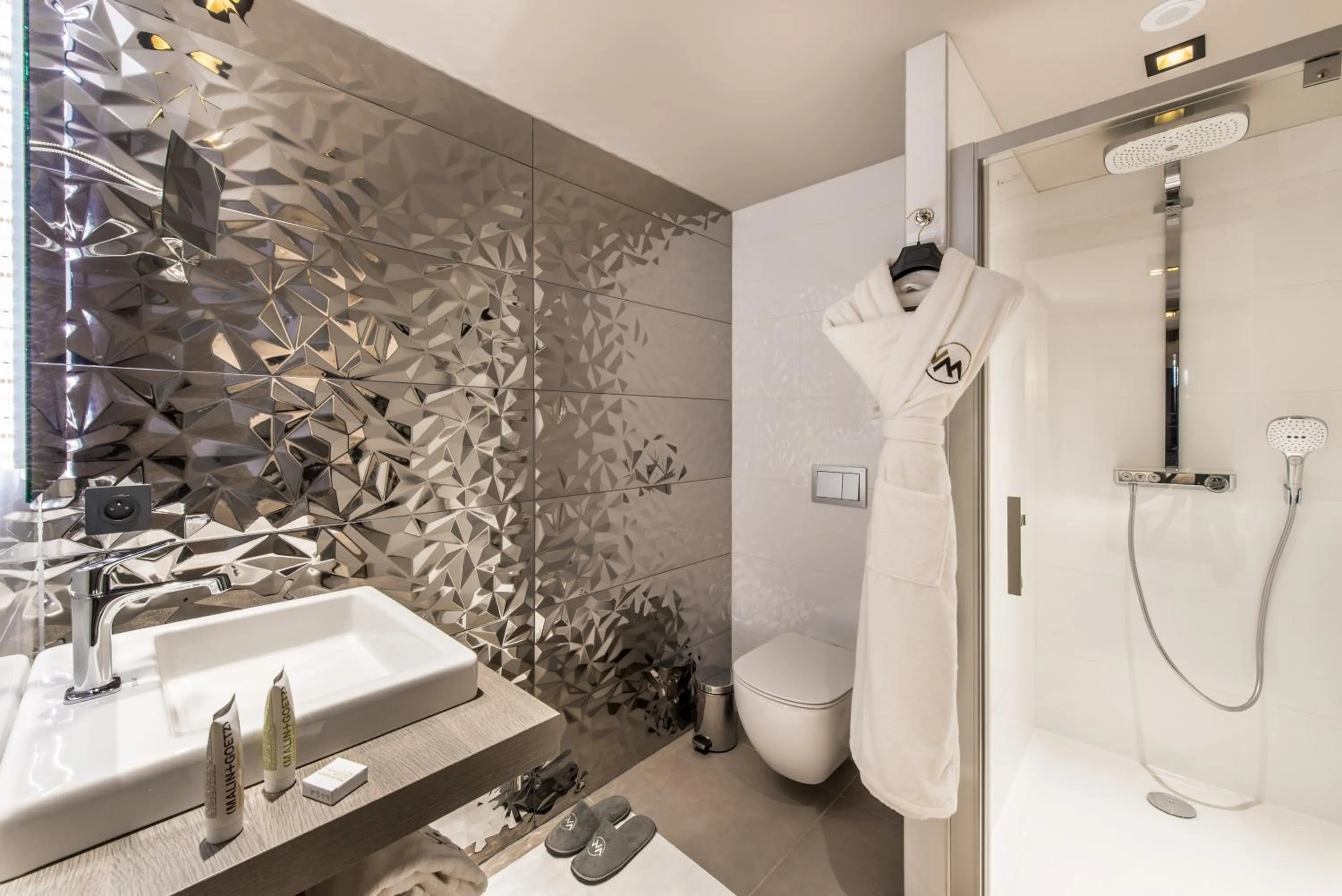 Bathroom in Montana Lodge