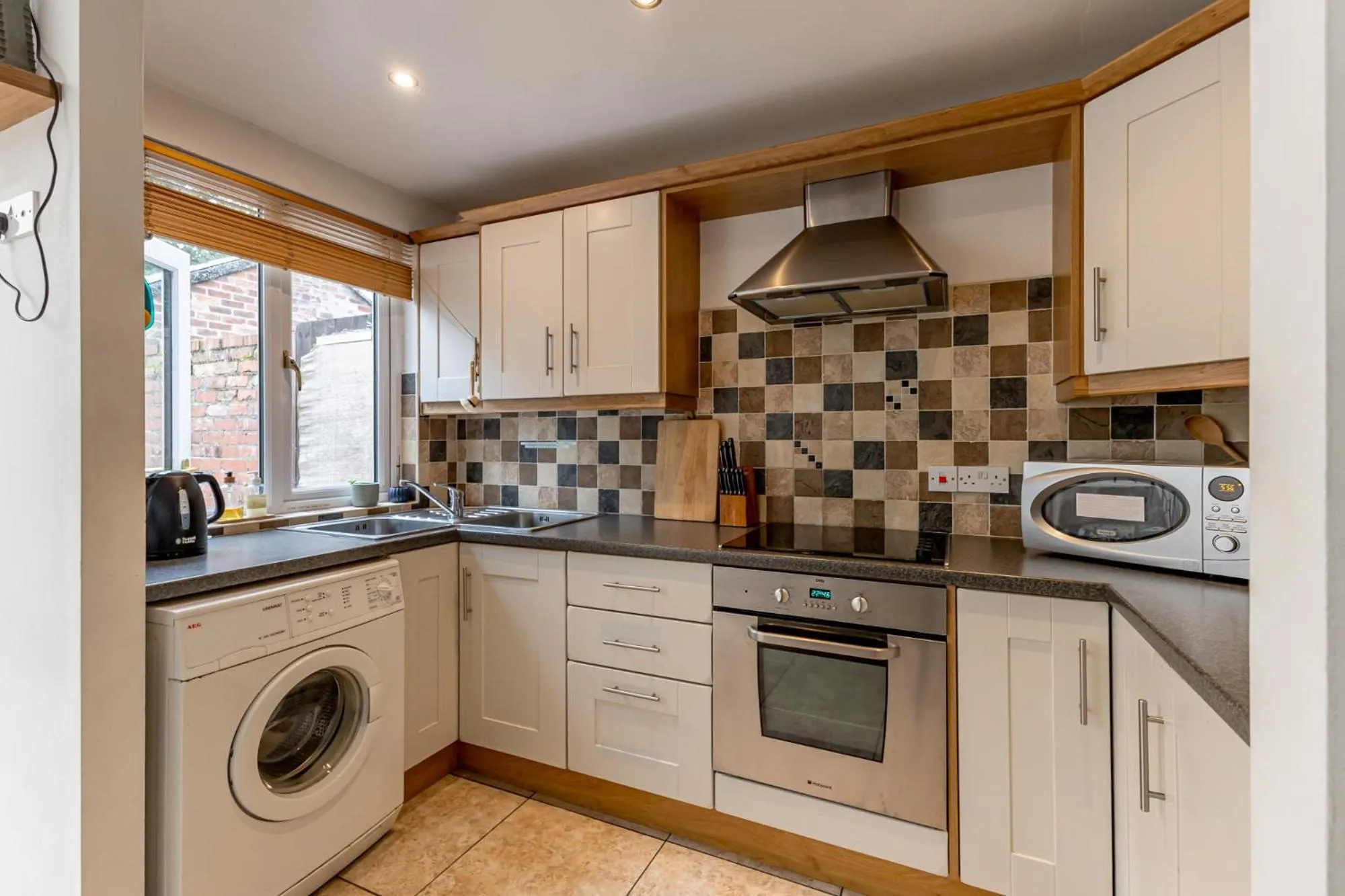 Kitchen or kitchenette in Priest Bridge Cottage