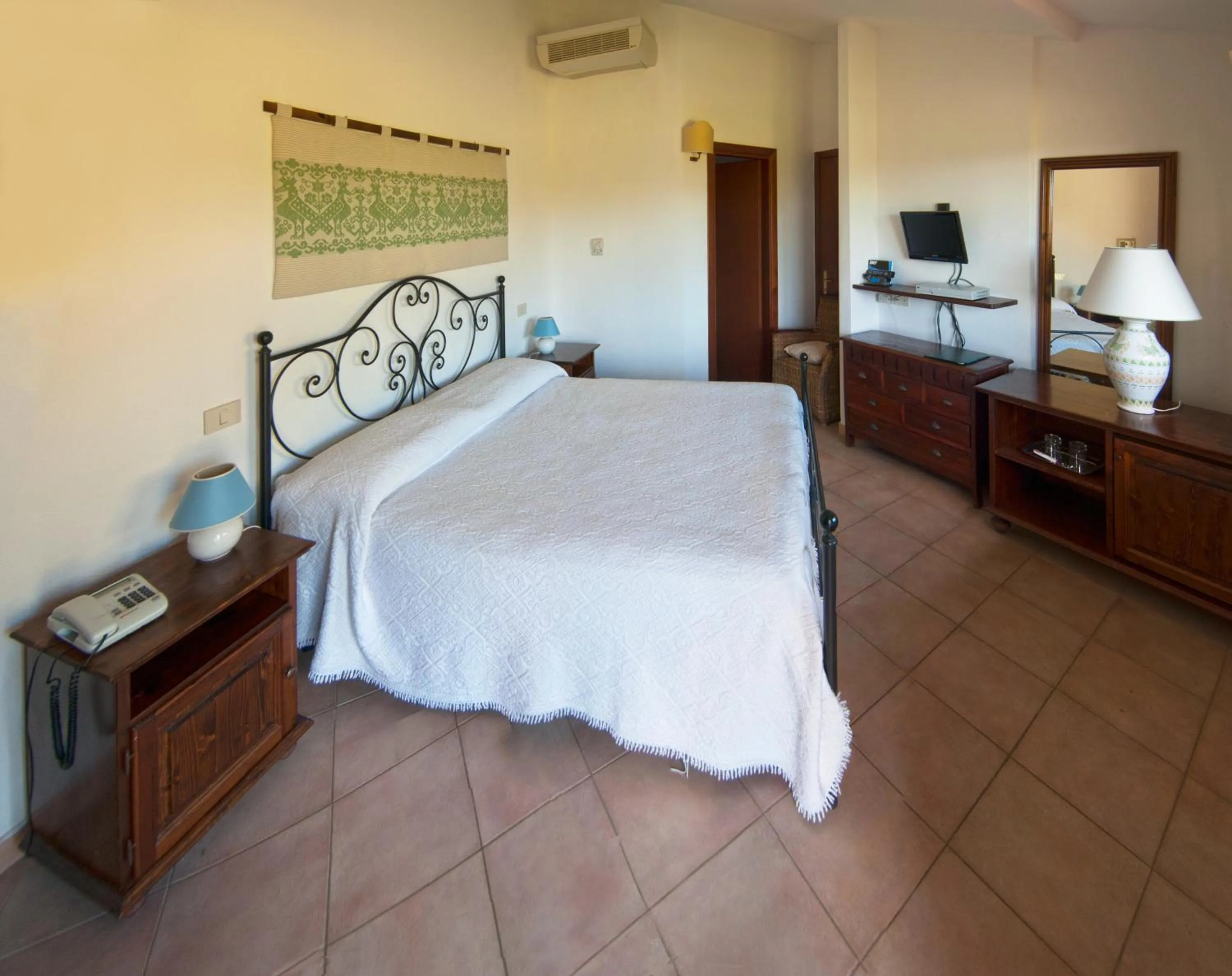 Photo of the whole room, Bed in Hotel Spartivento