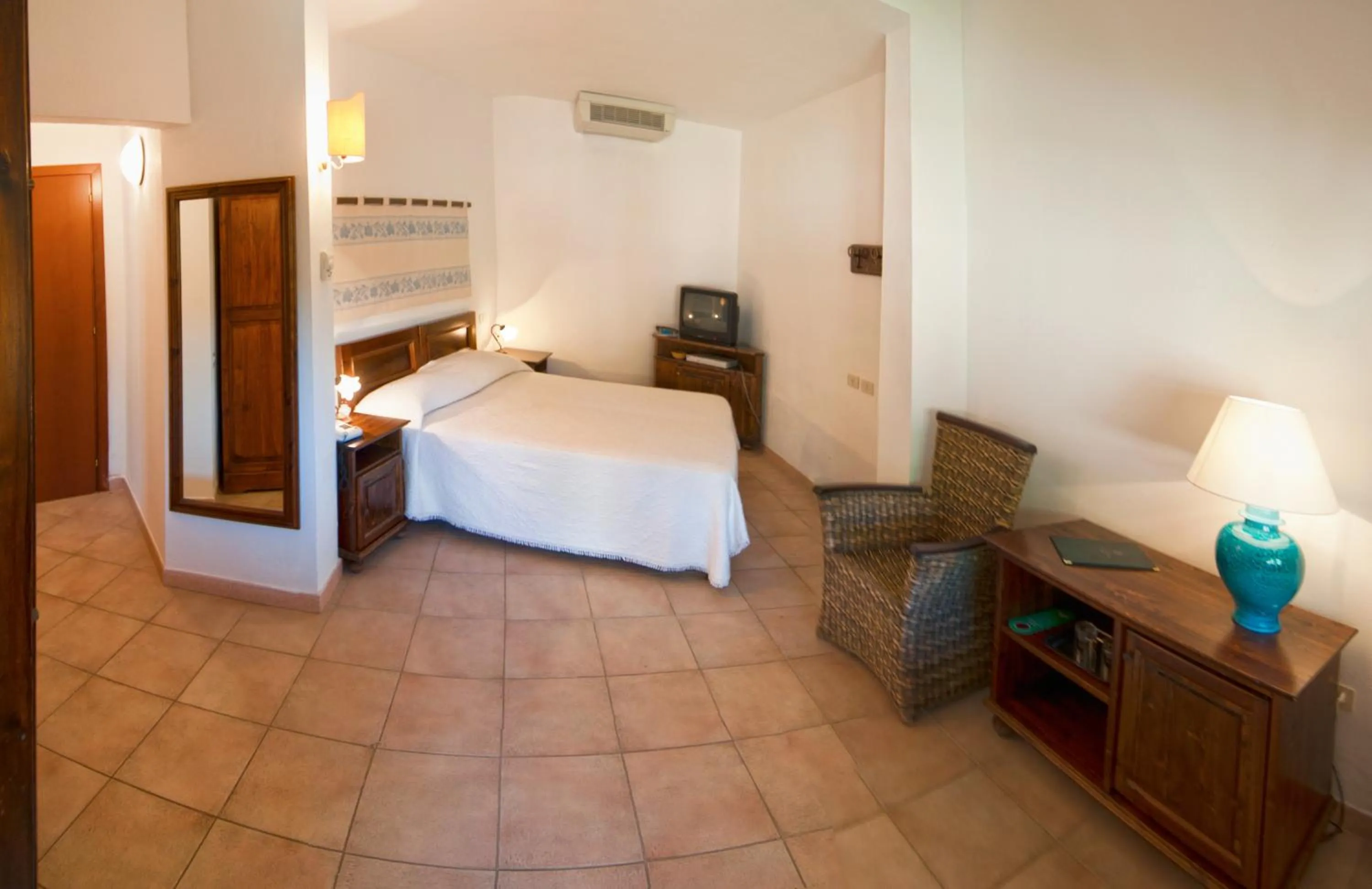 Photo of the whole room, Bed in Hotel Spartivento