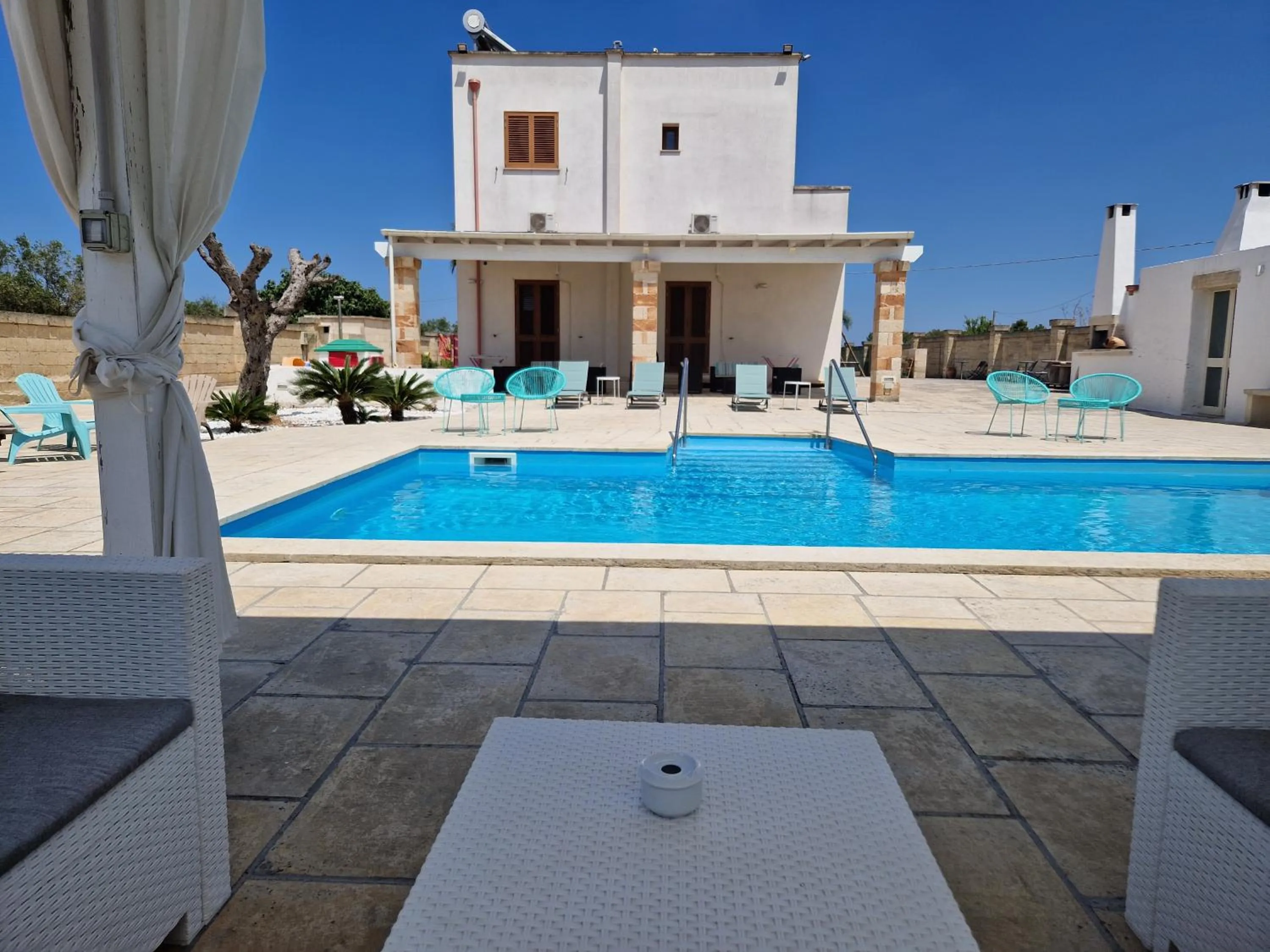 Swimming pool in La Dimora dei Conti