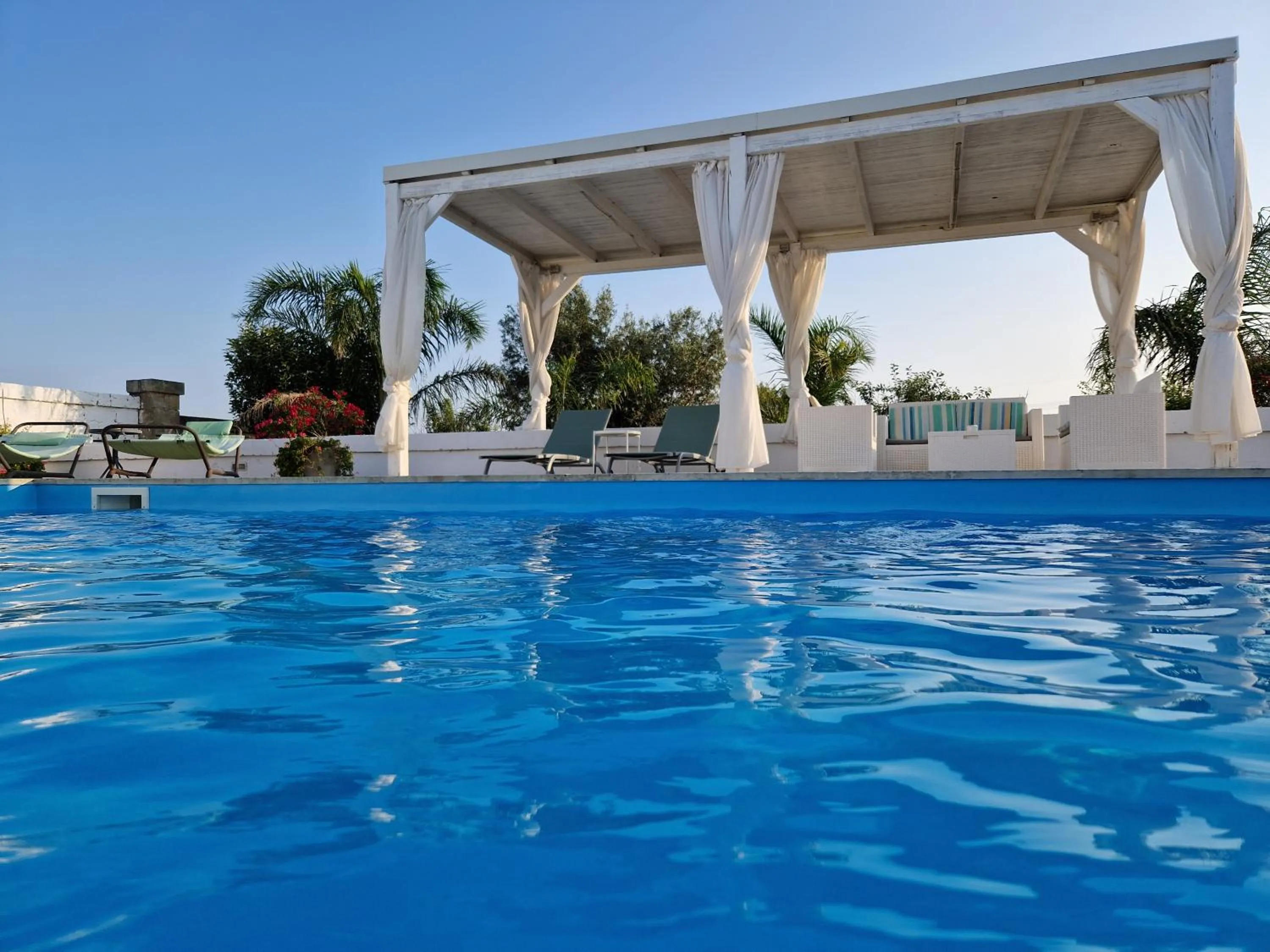 Swimming pool in La Dimora dei Conti
