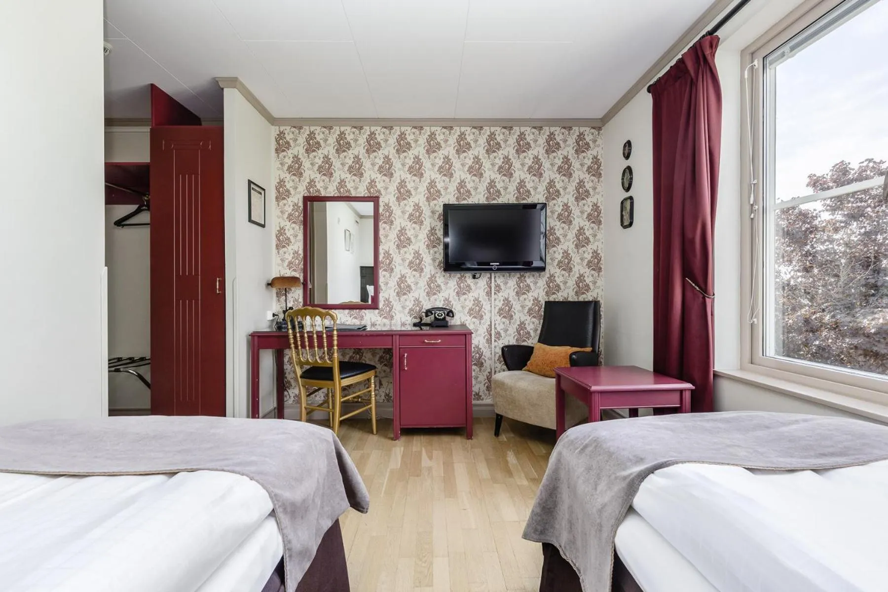 Seating area, Bed in Såstaholm Hotell & Konferens