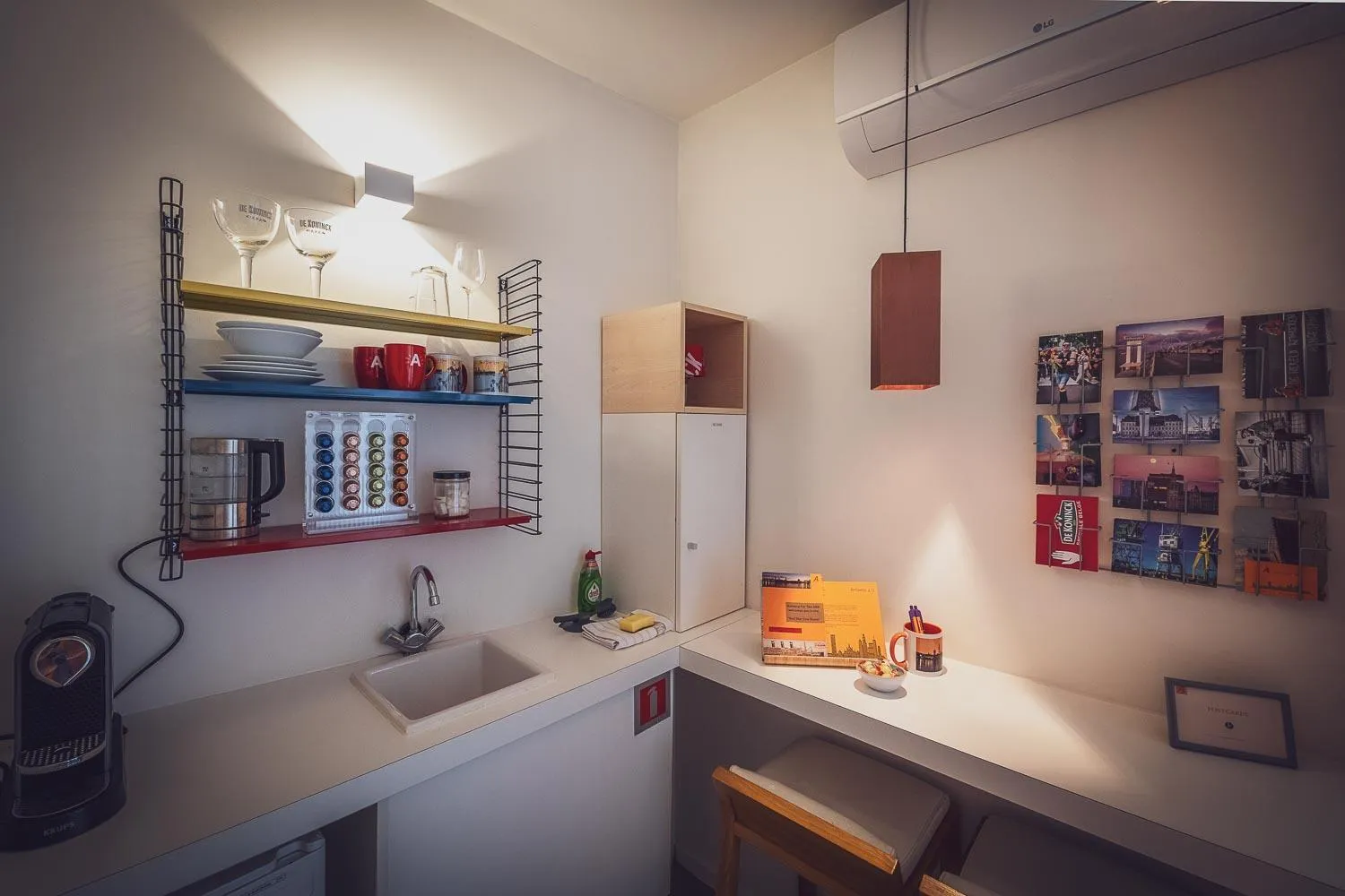 Kitchen or kitchenette in Antwerp For Two B&B