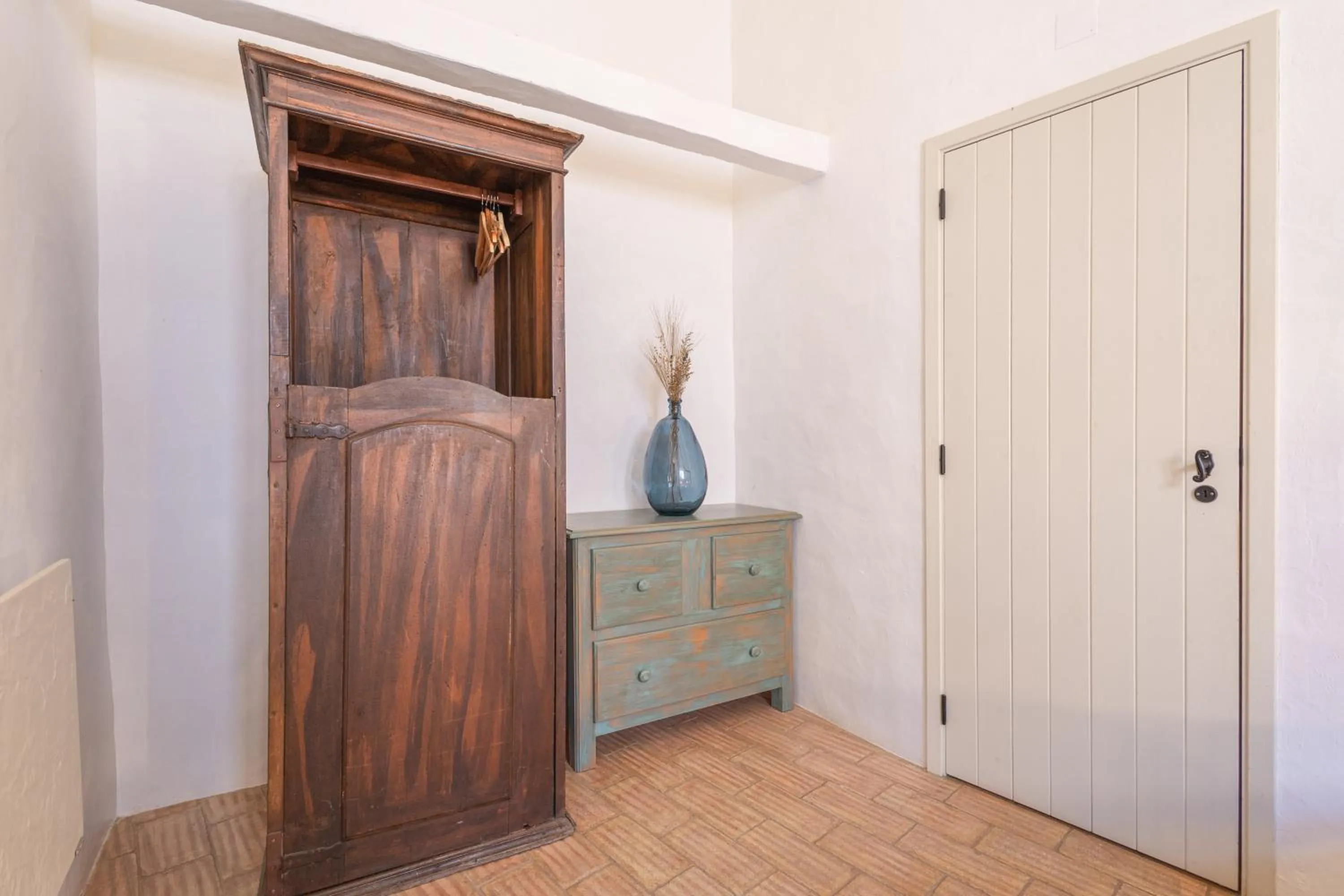 wardrobe in Aldeia da Pedralva by WOT Signature