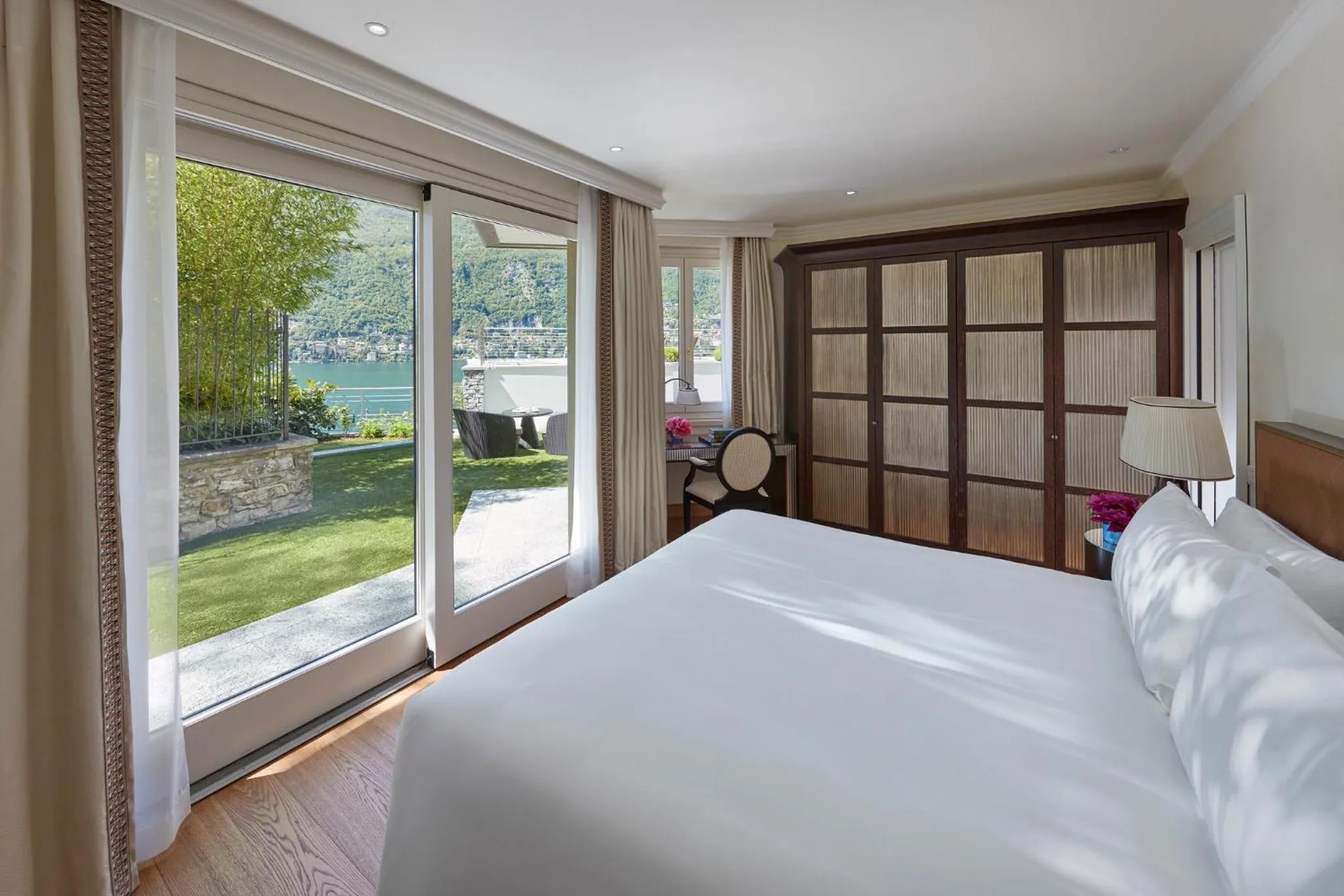 Bedroom, Bed in Mandarin Oriental, Lago di Como