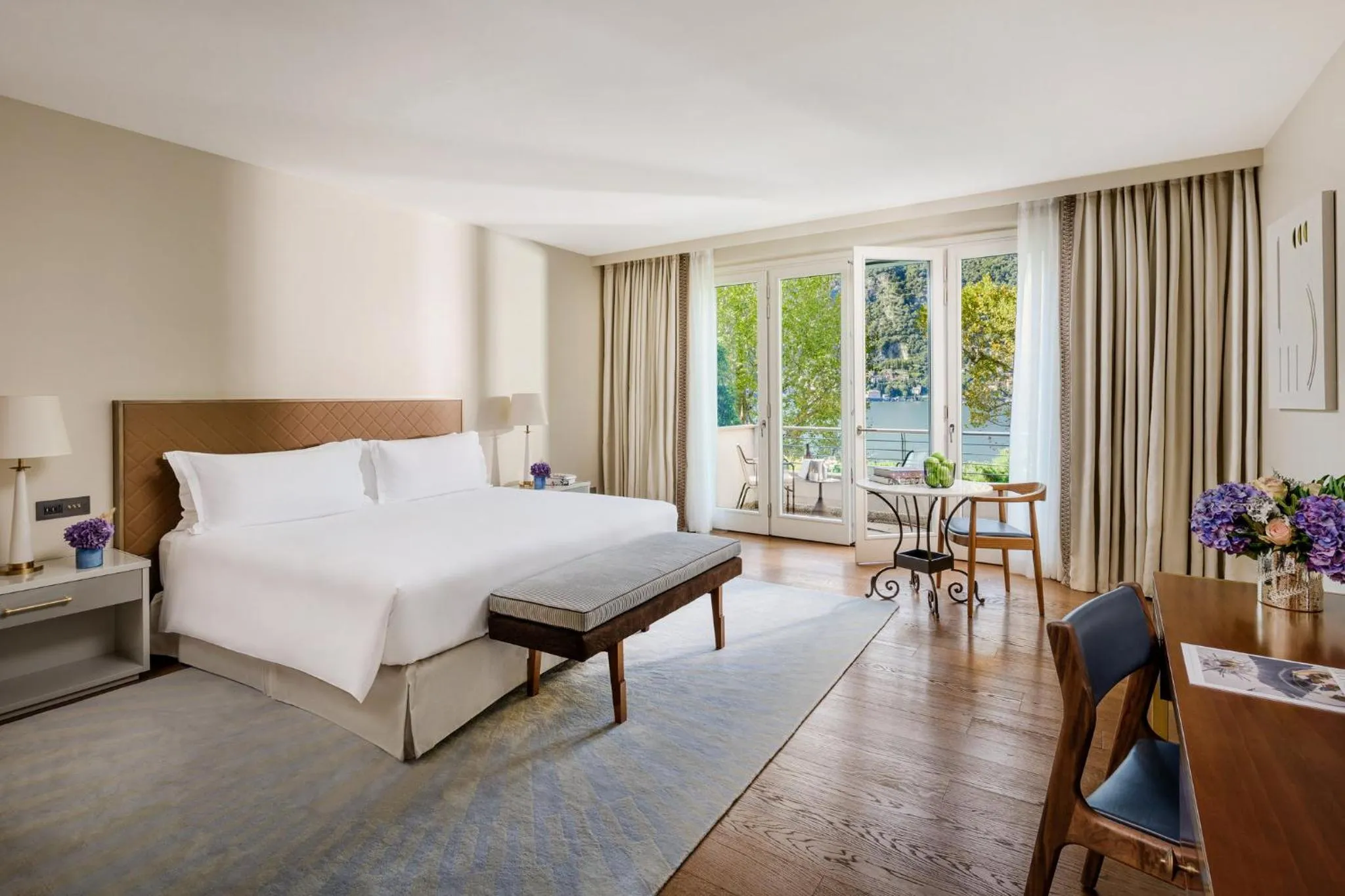 Photo of the whole room, Bed in Mandarin Oriental, Lago di Como