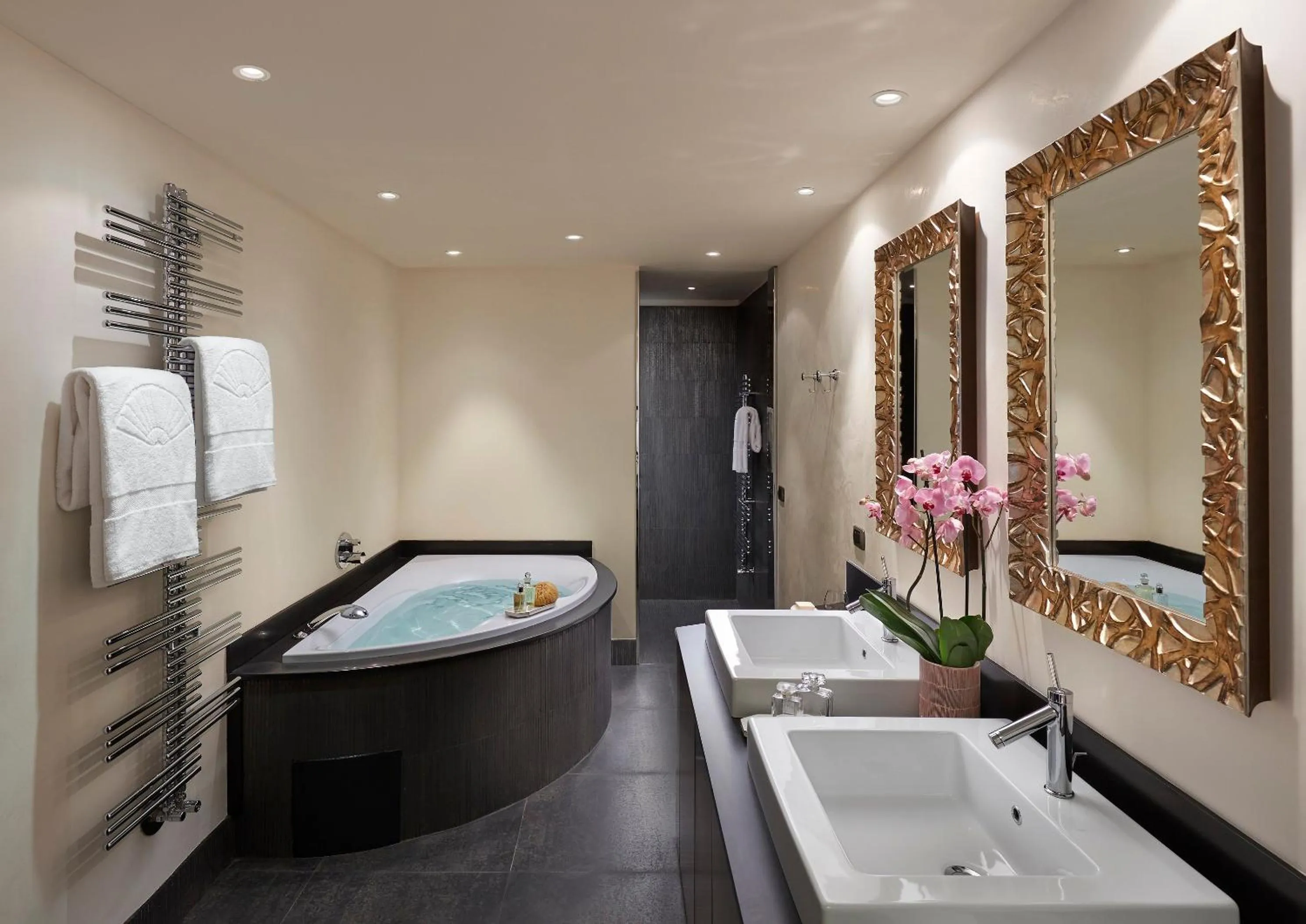 Bathroom in Mandarin Oriental, Lago di Como